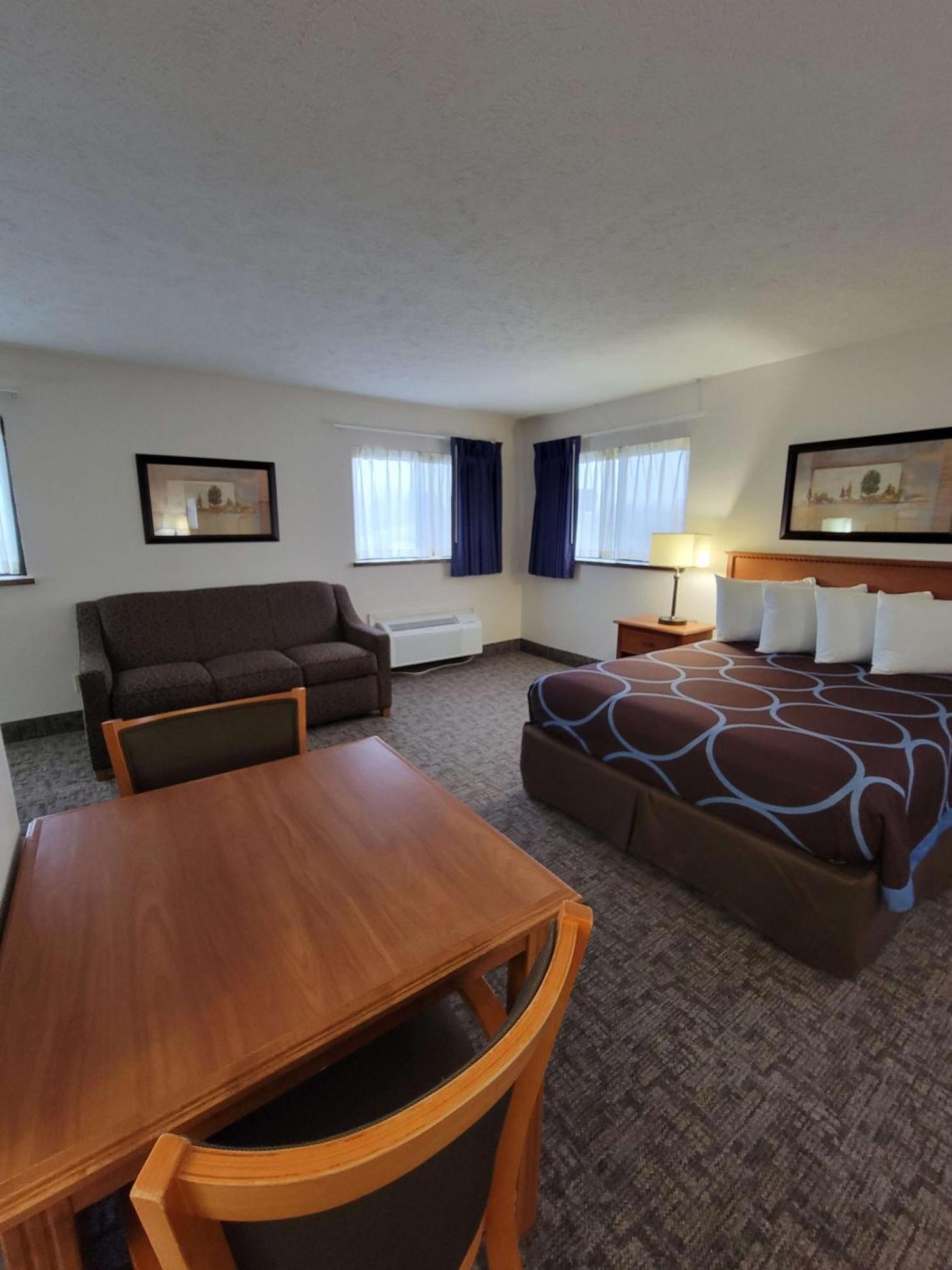 Large Queen Room Two Queen Beds