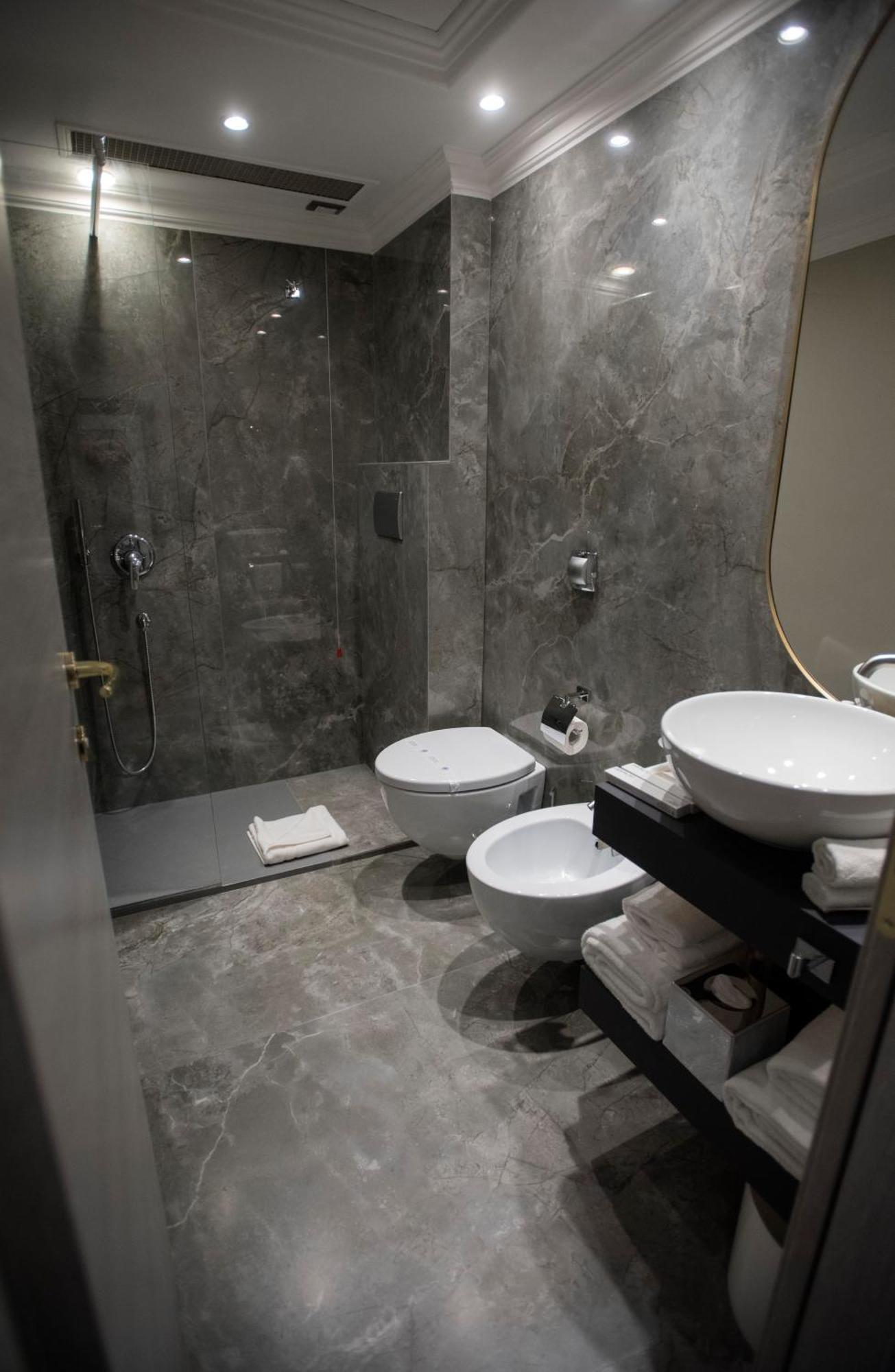 Prestige Double Room Pantheon Square View