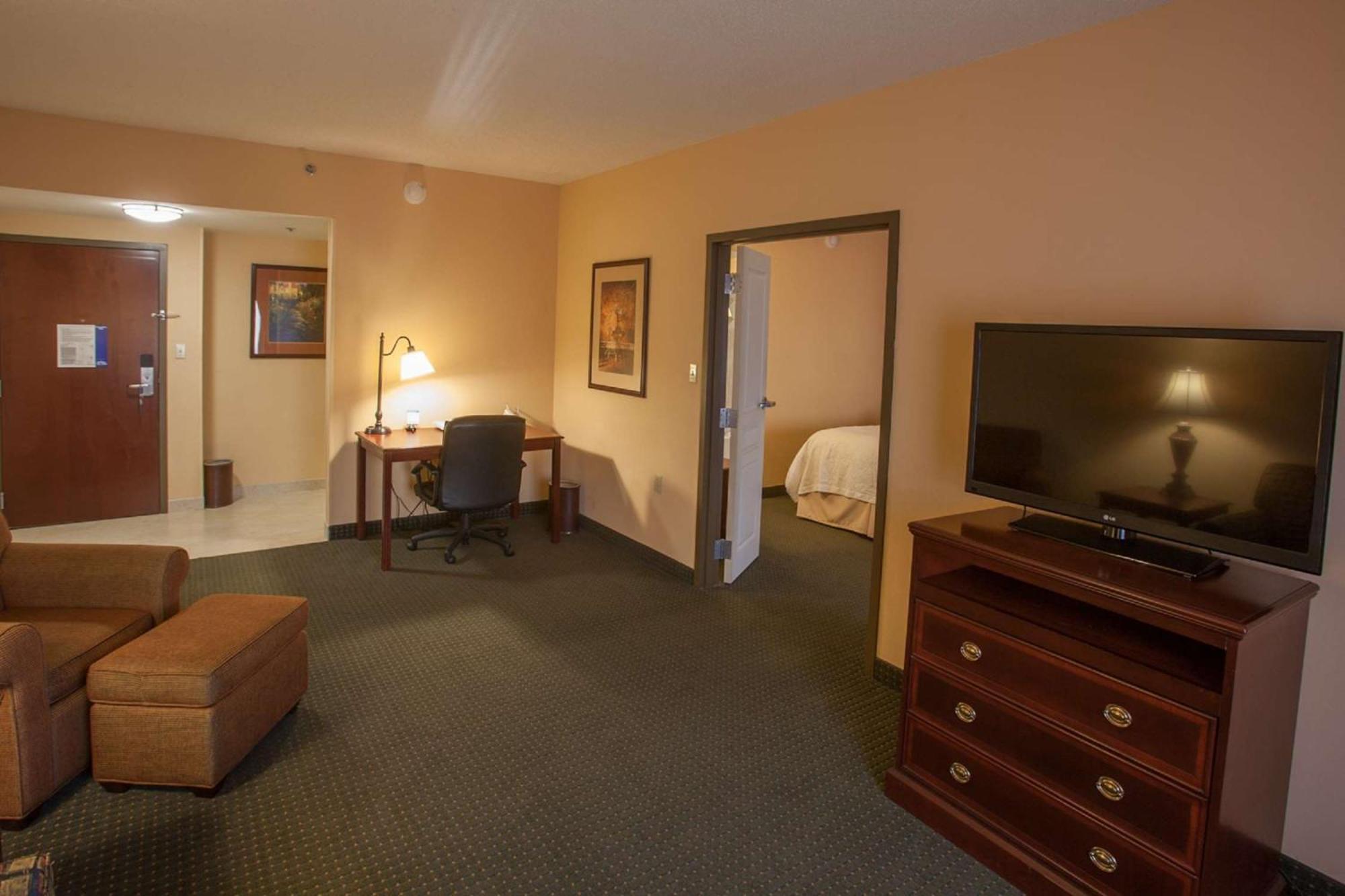 One-Bedroom Queen Suite Two Queen Beds Non-Smoking