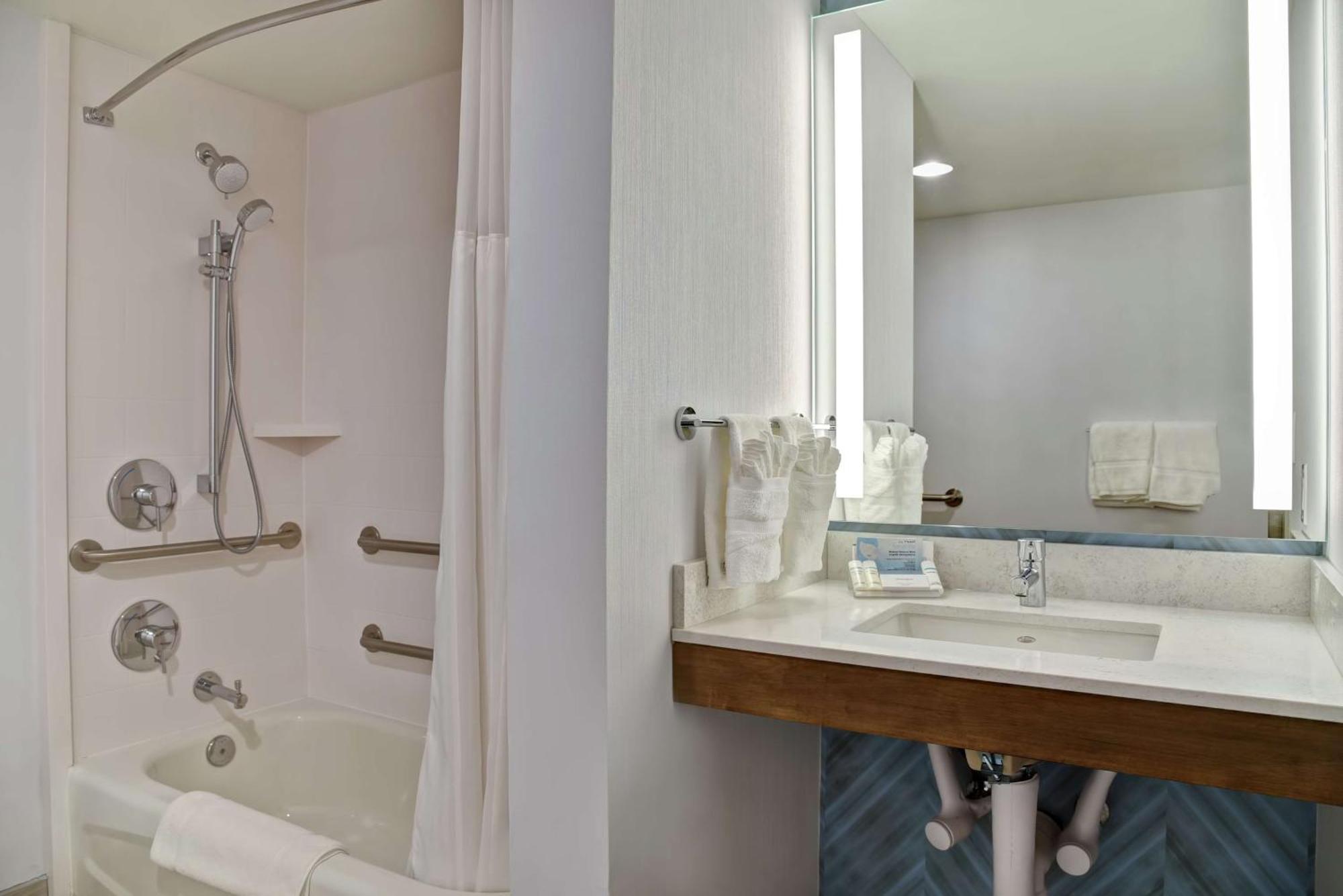 King Room Tub Mobility Hearing Access