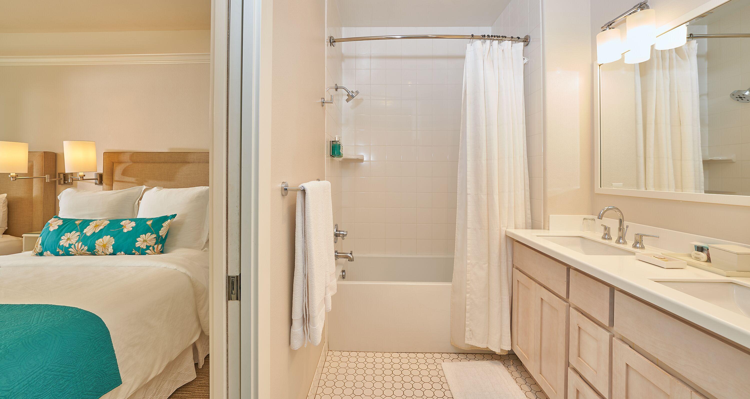Deluxe Queen Suite