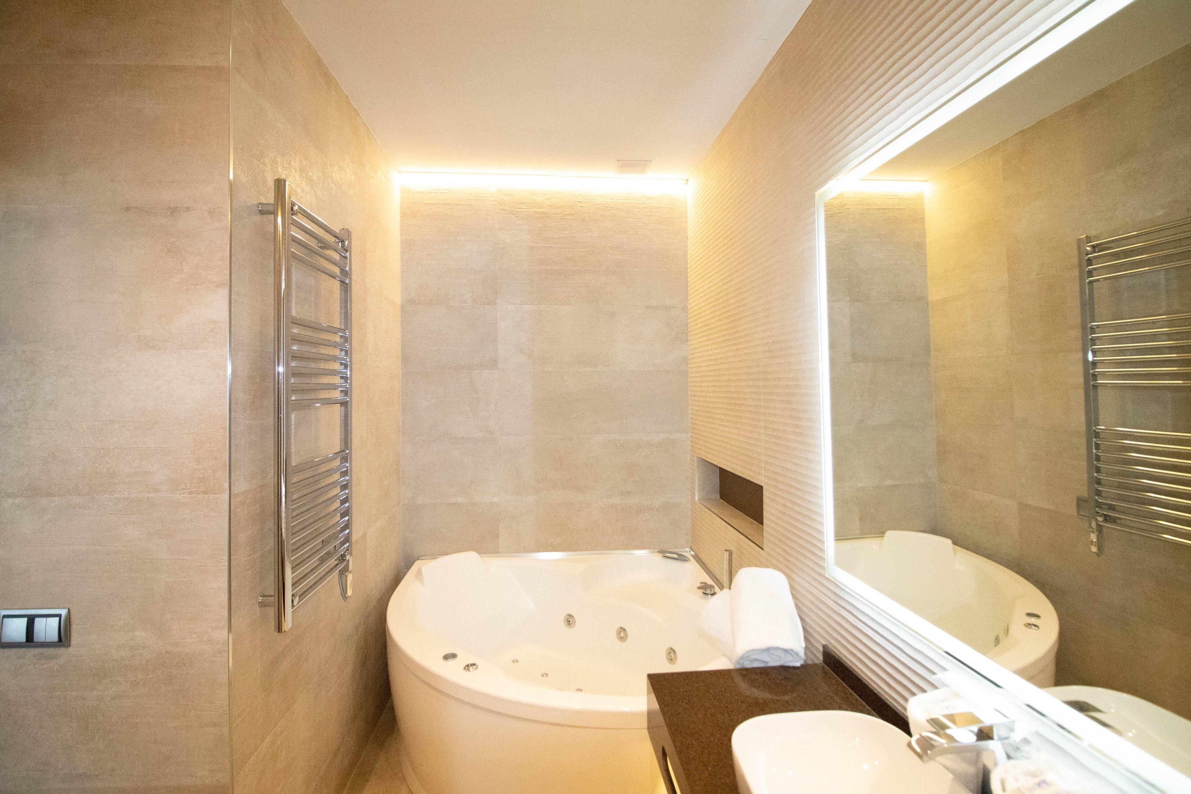 King Suite Spa Bath
