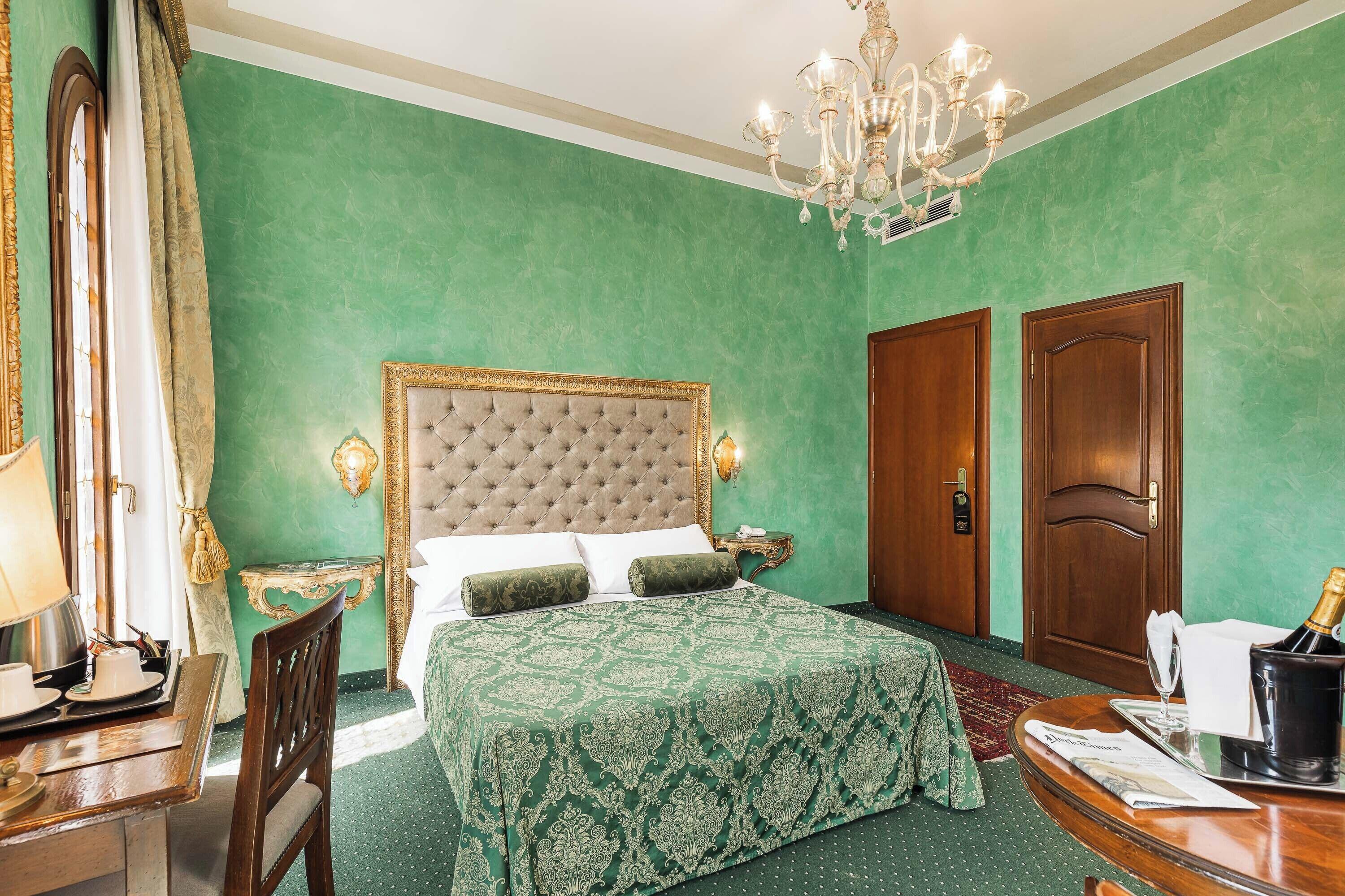 Deluxe Double or Twin Room Canal View