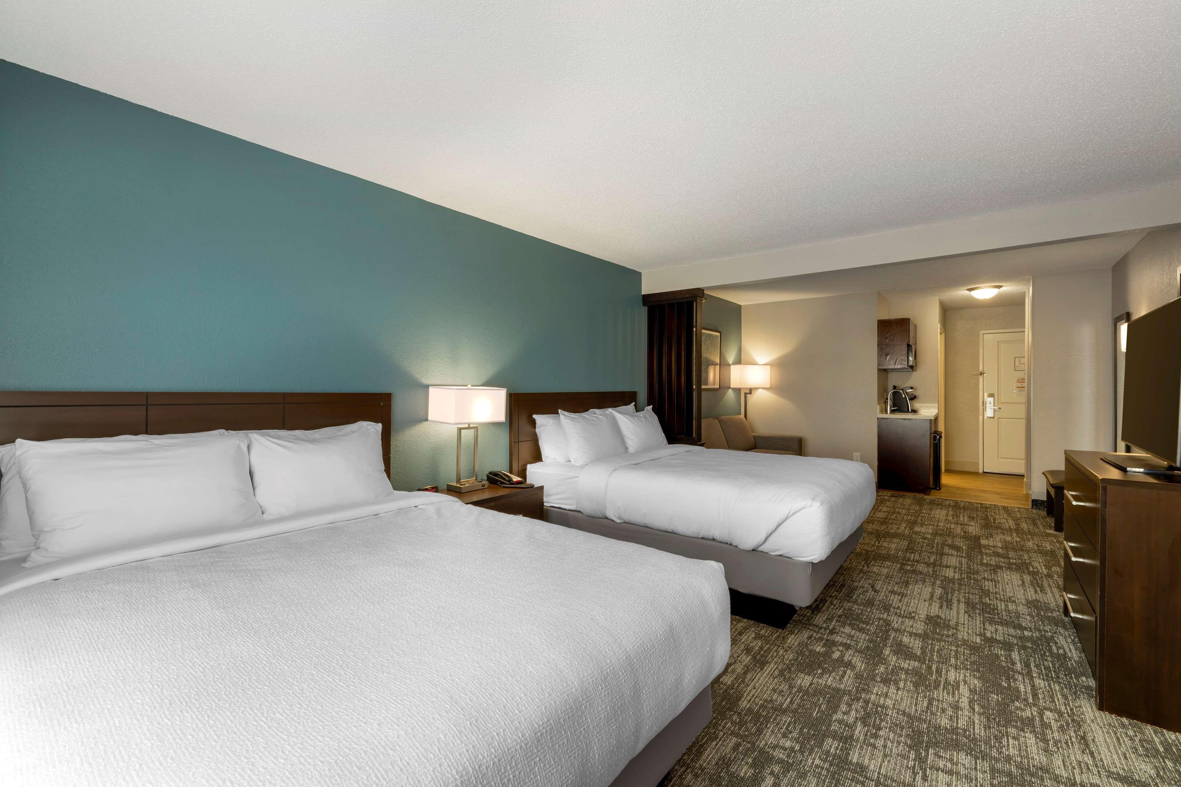 Queen Room Two Queen Beds Roll Shower Mobility Access or Non-Smoking