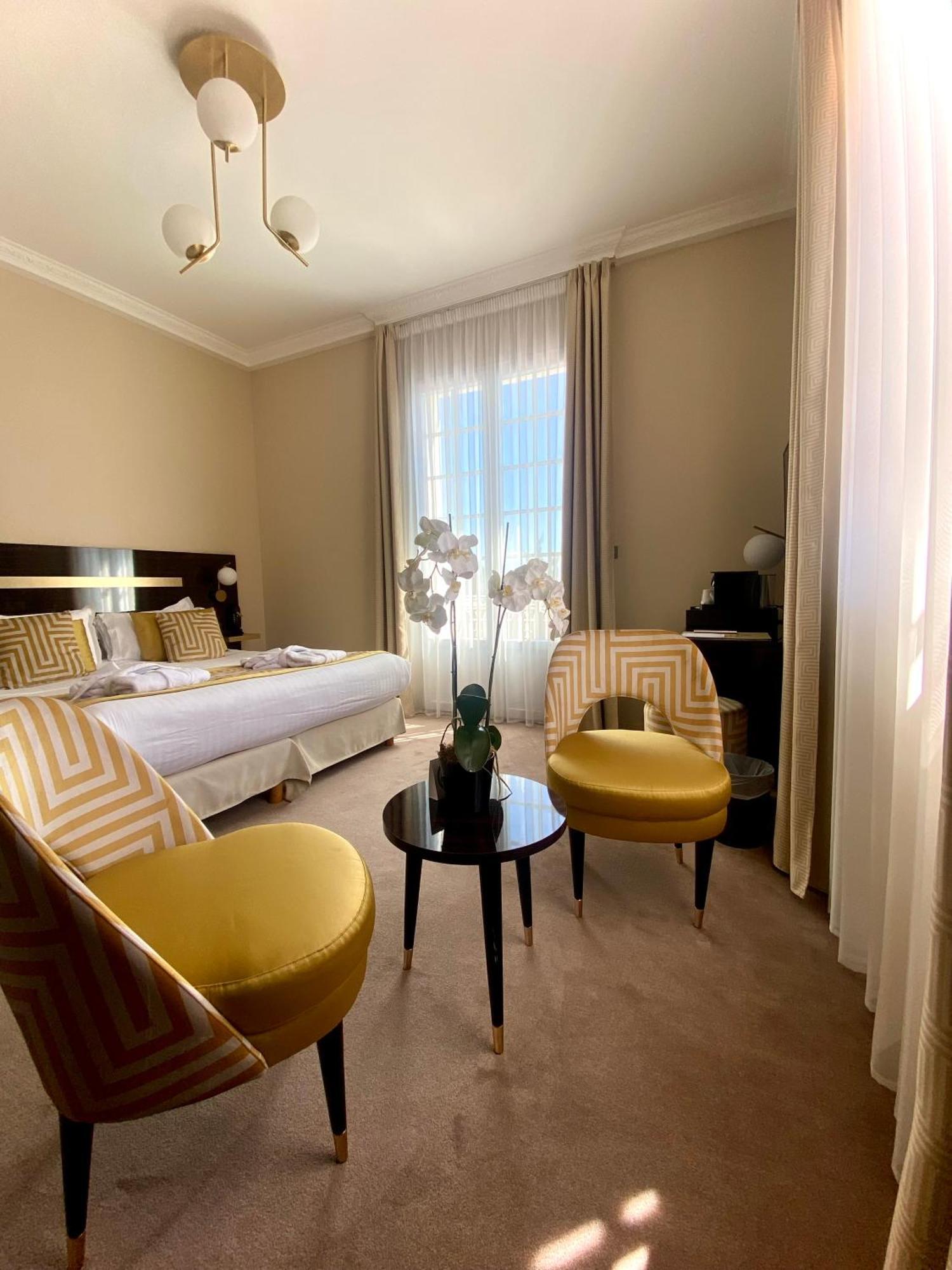 Charleston Room