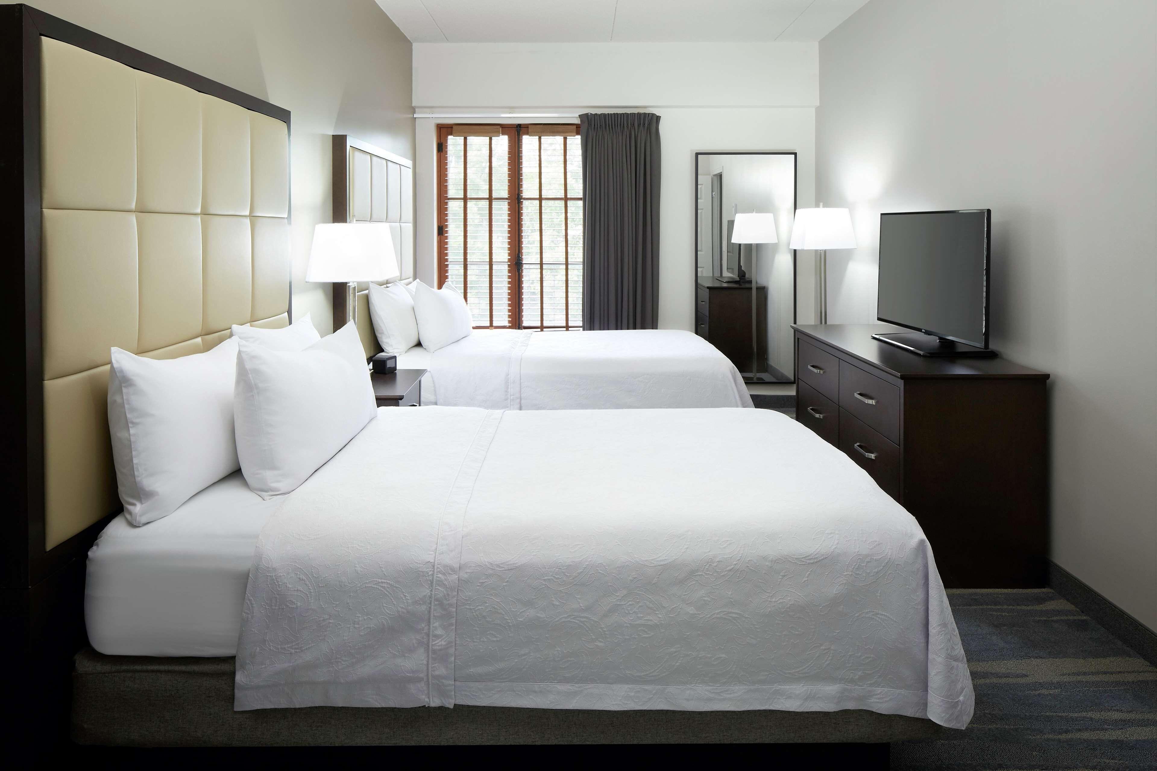 One-Bedroom Suite Two Double Beds Fireplace Non-Smoking