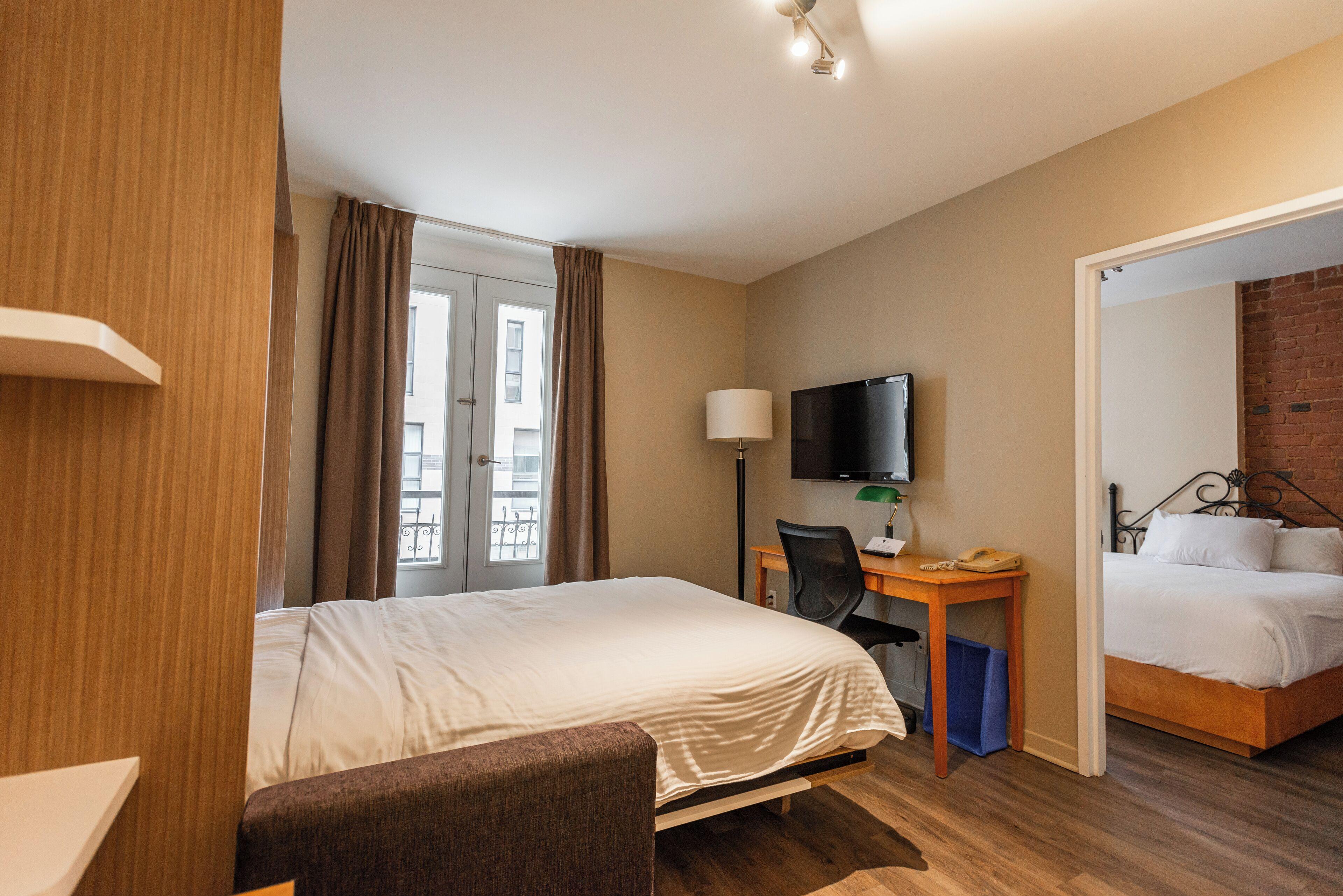 One-Bedroom Suite Murphy bed