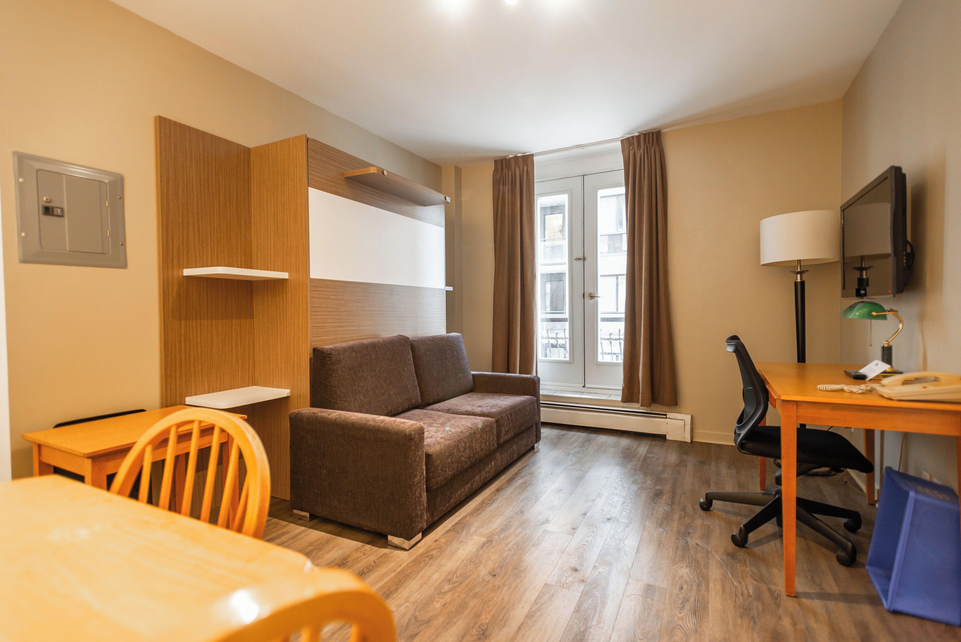 One-Bedroom Suite Murphy bed