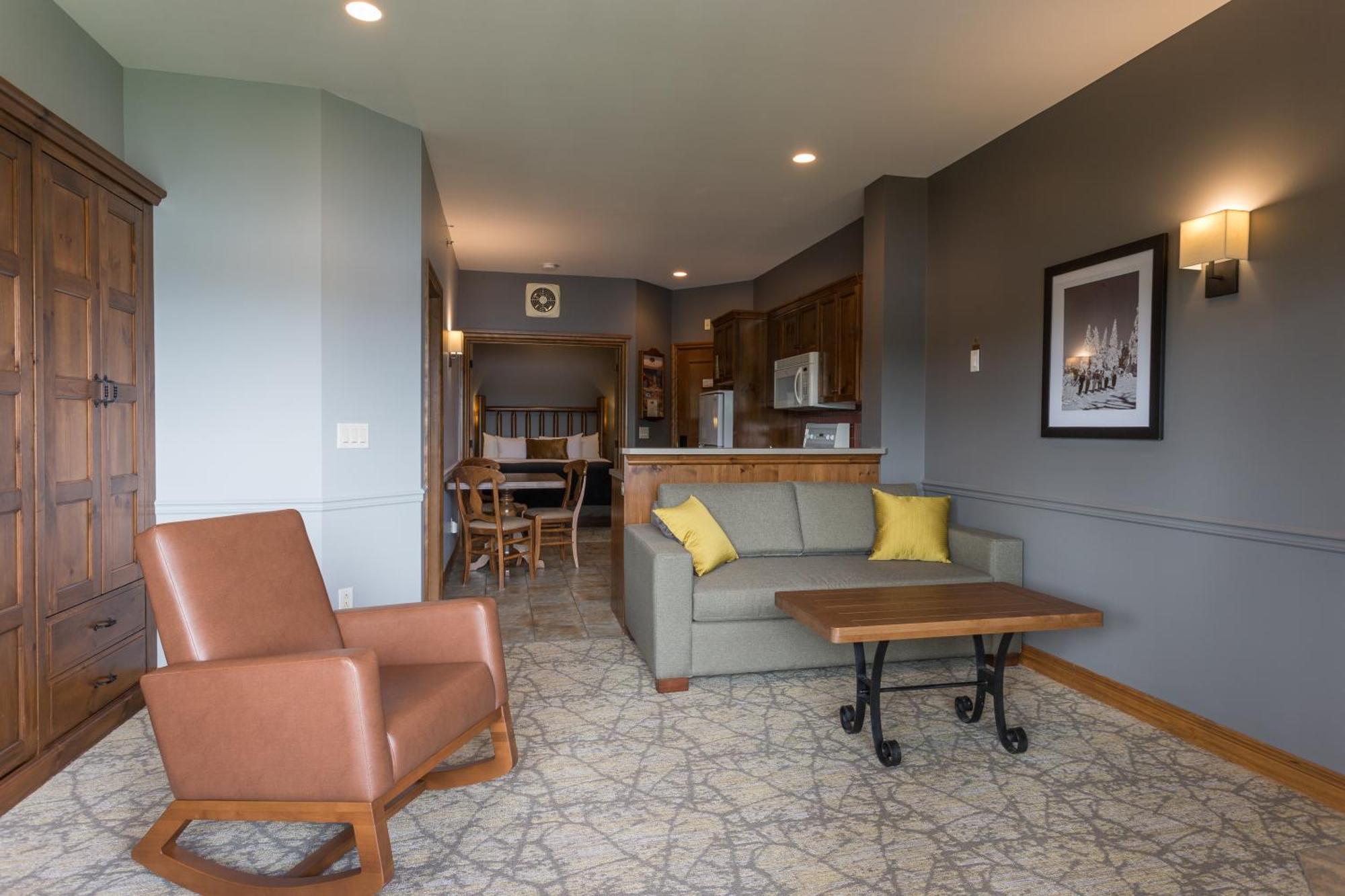 Lakeview Suite NO PETS ALLOWED