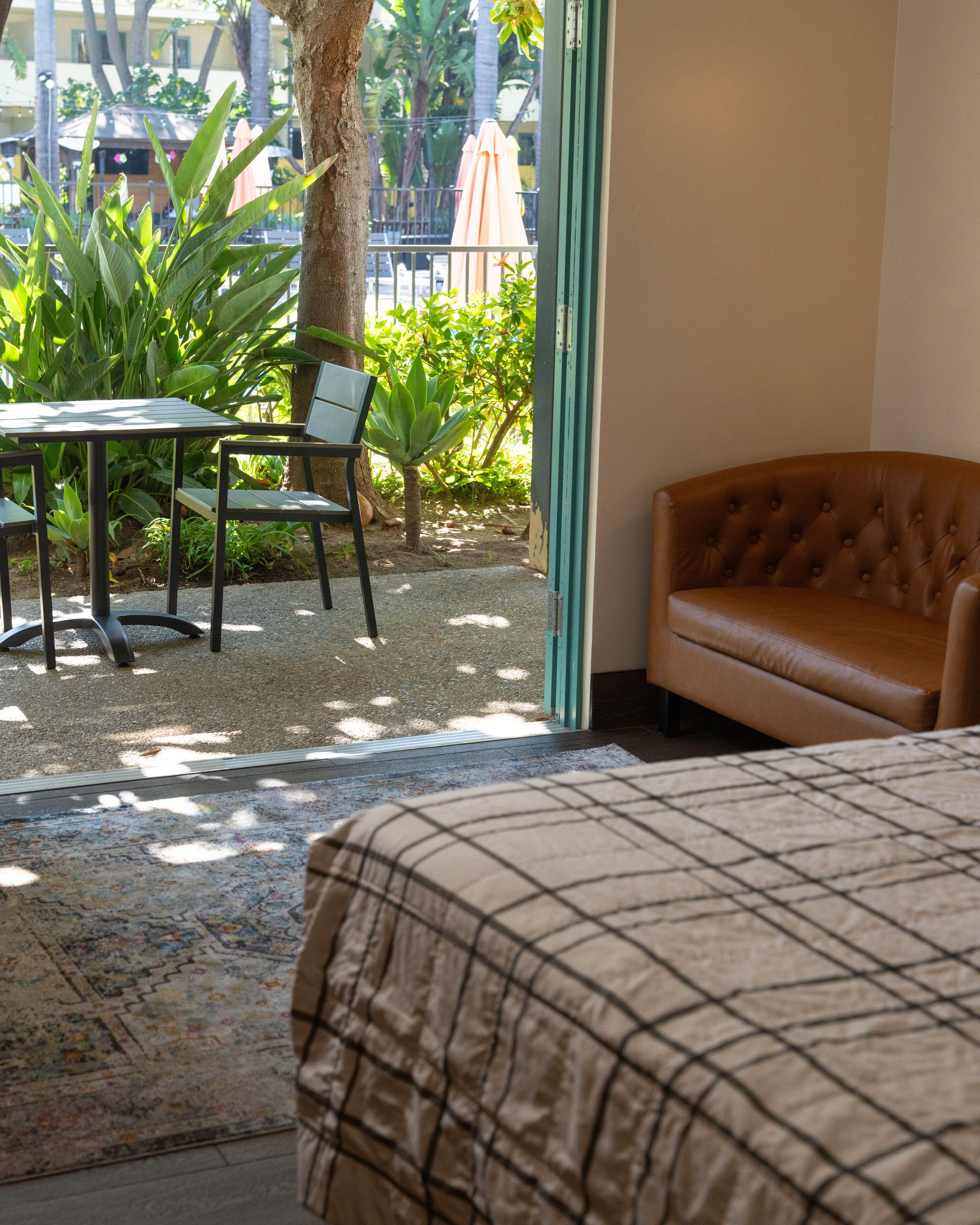 Deluxe King Room Poolside