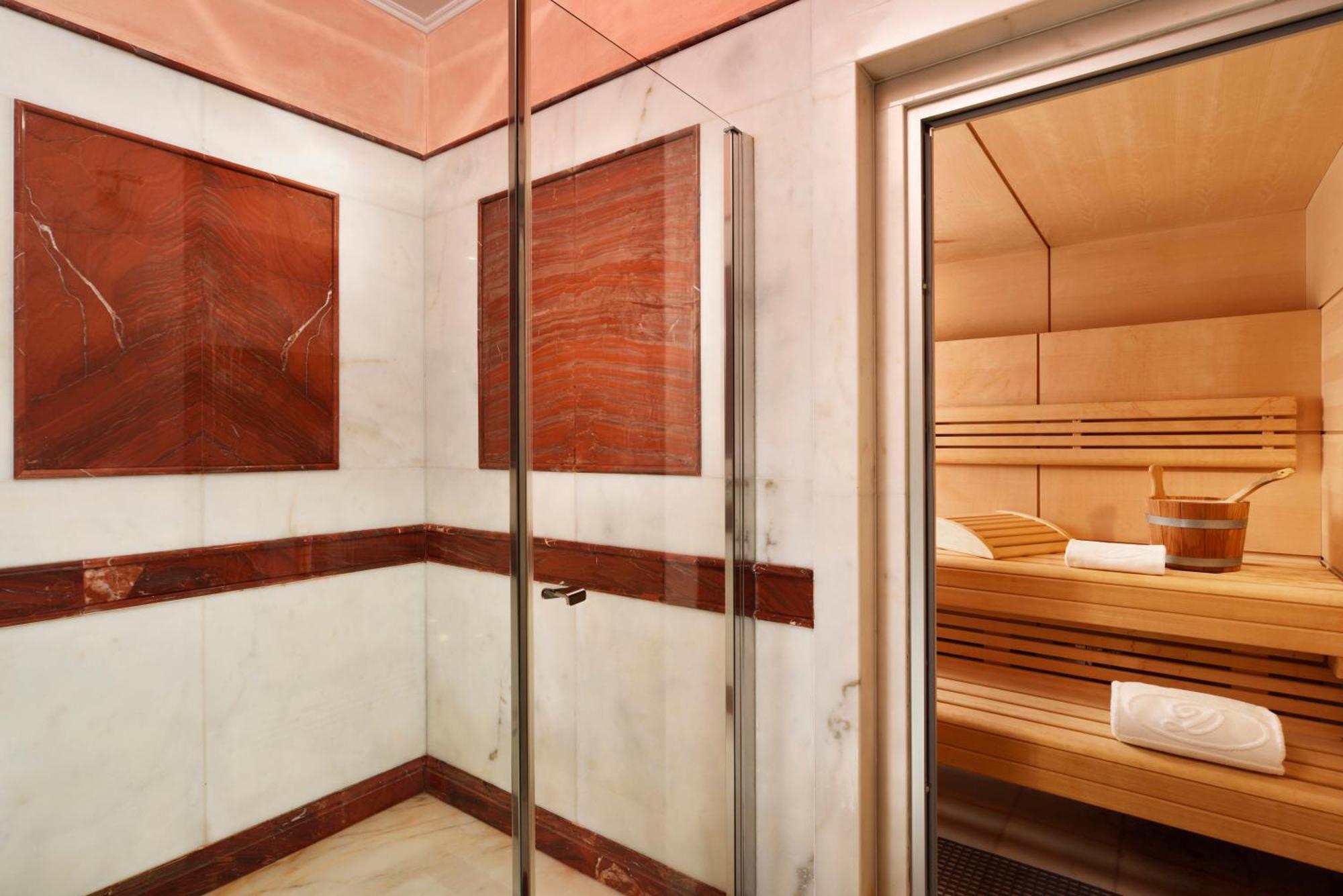 Deluxe Suite Lake View