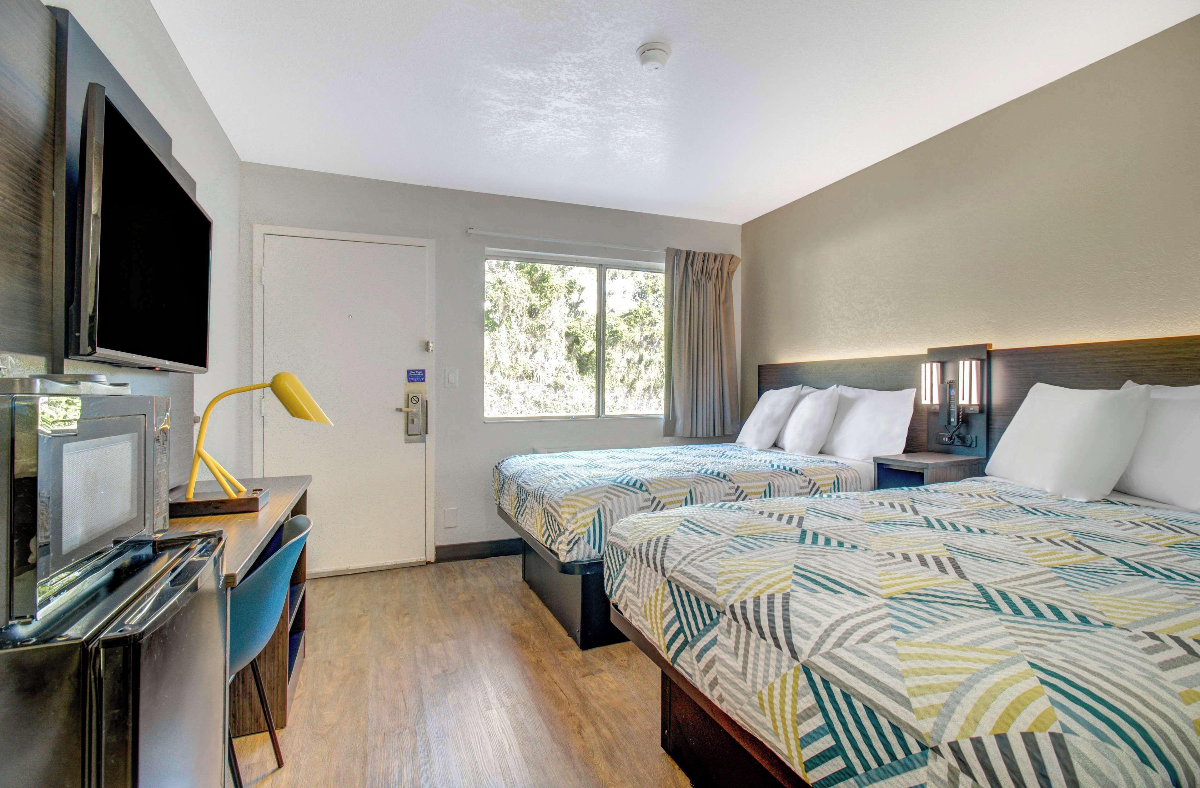 2 Full Beds | Premium Micfridge