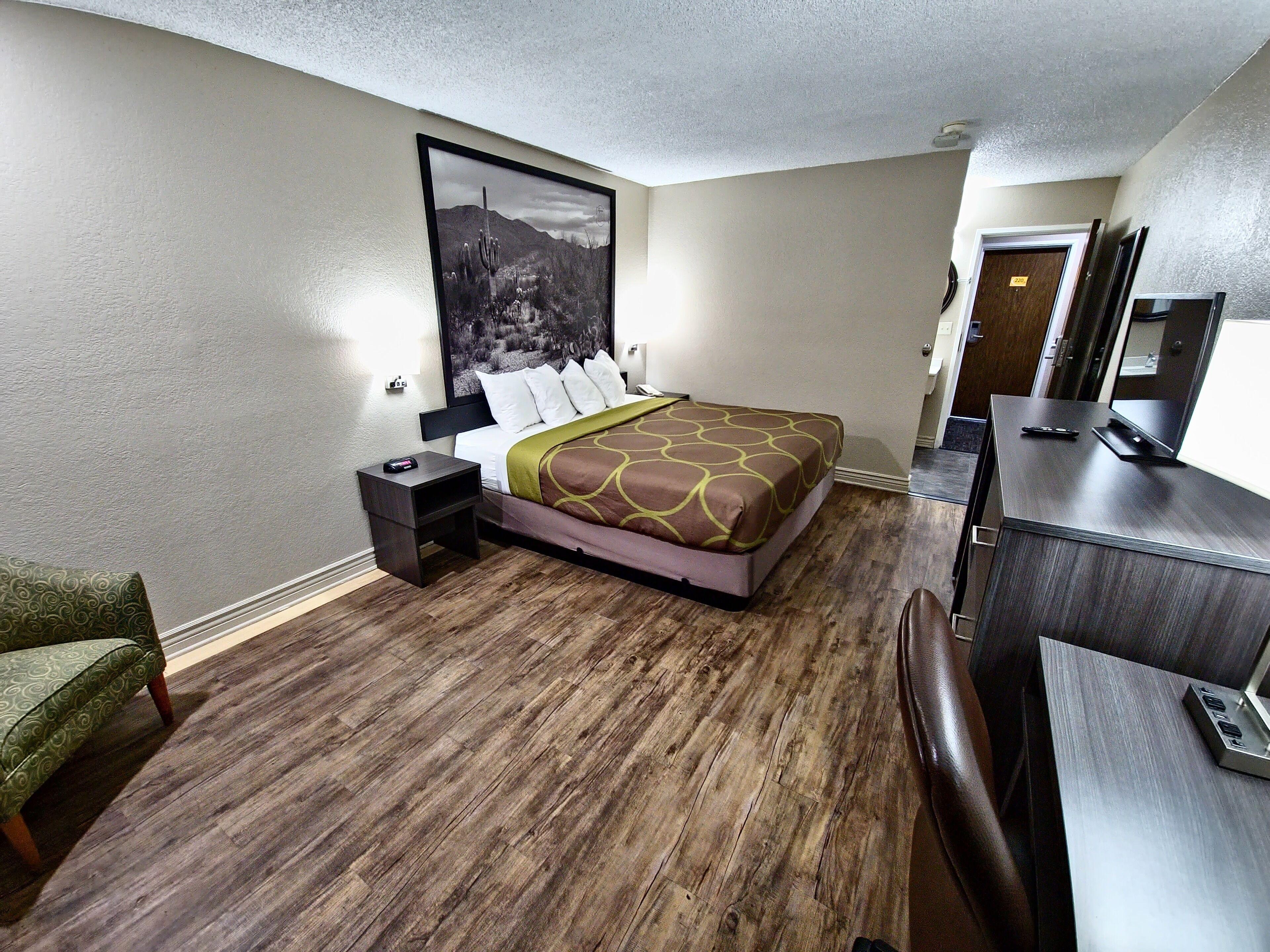 Deluxe King Room Non-Smoking