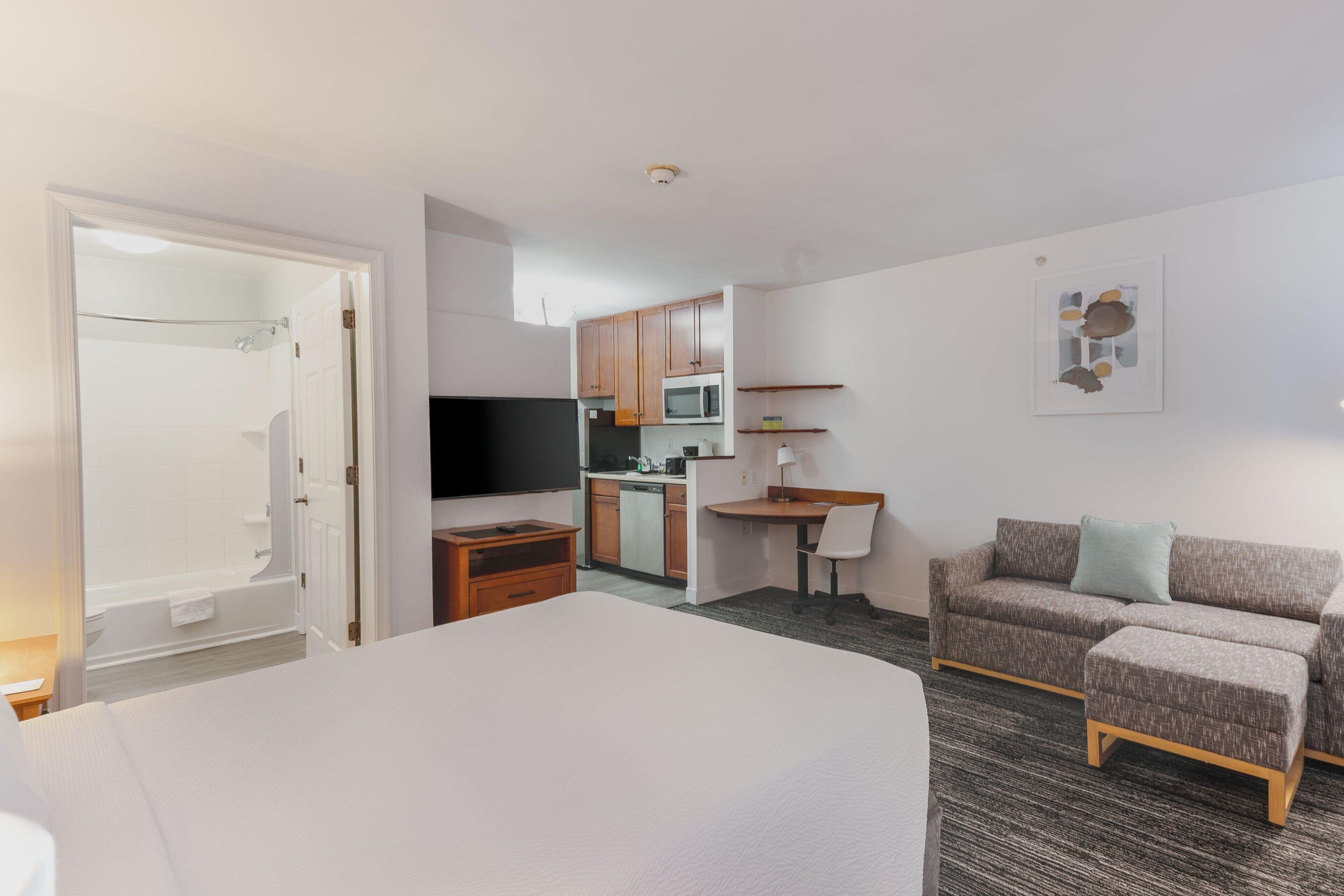 Queen Studio with Sofa Bed and Roll-in Shower - Mobility and Hearing Accessible