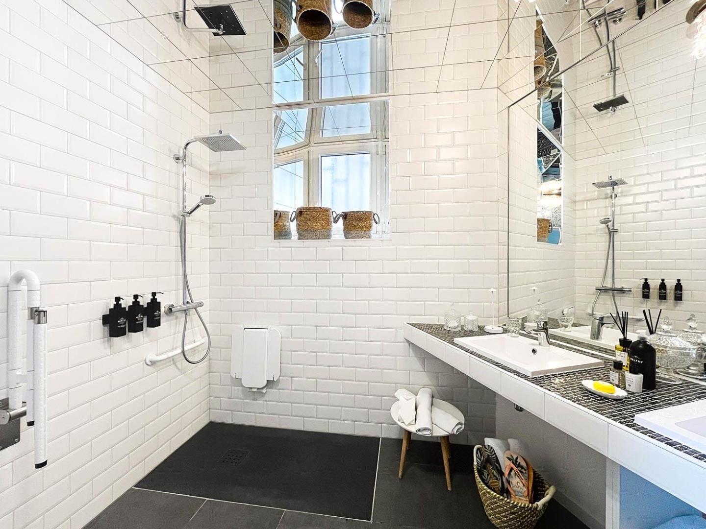 Double or Twin Room Disability Access