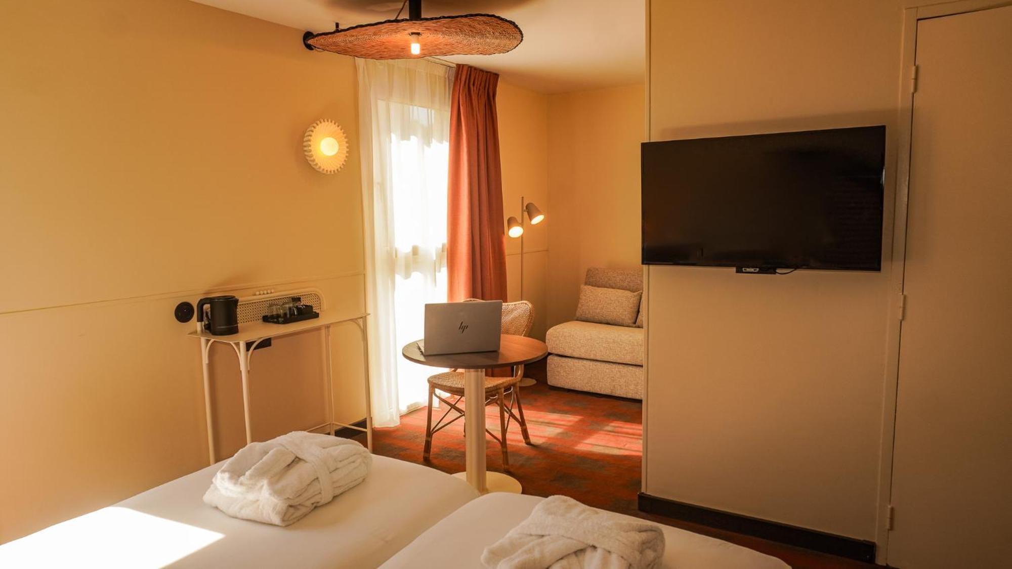 Chambre Triple Classique avec 2 Lits Simples et 1 Canapé-Lit