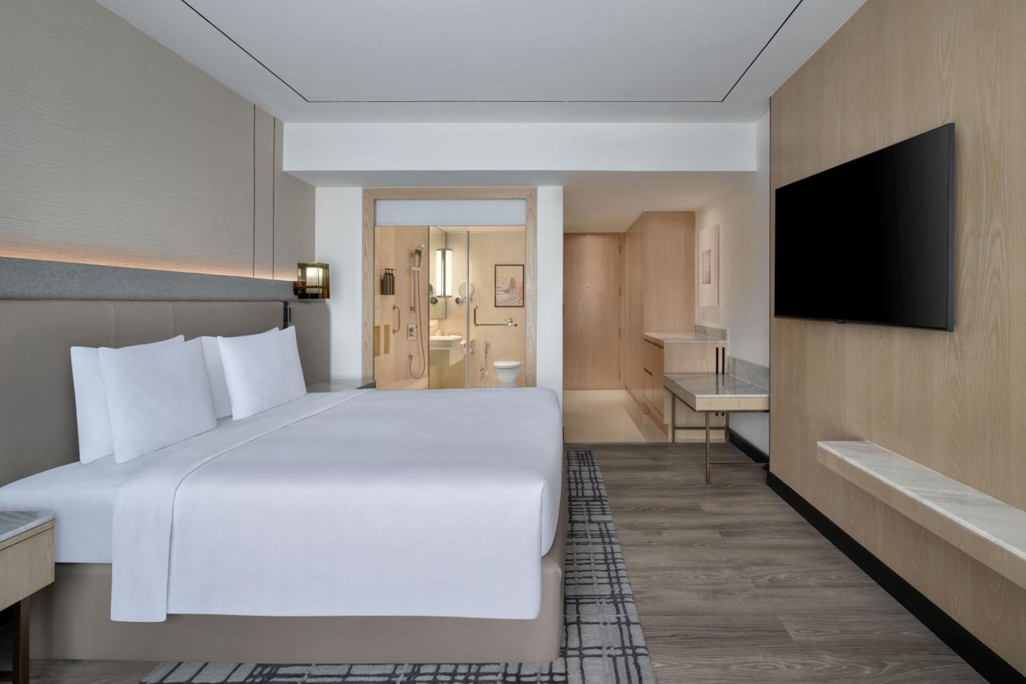 Executive King Room with Executive Lounge Access - 15% off on Spa and 20% off on Laundry