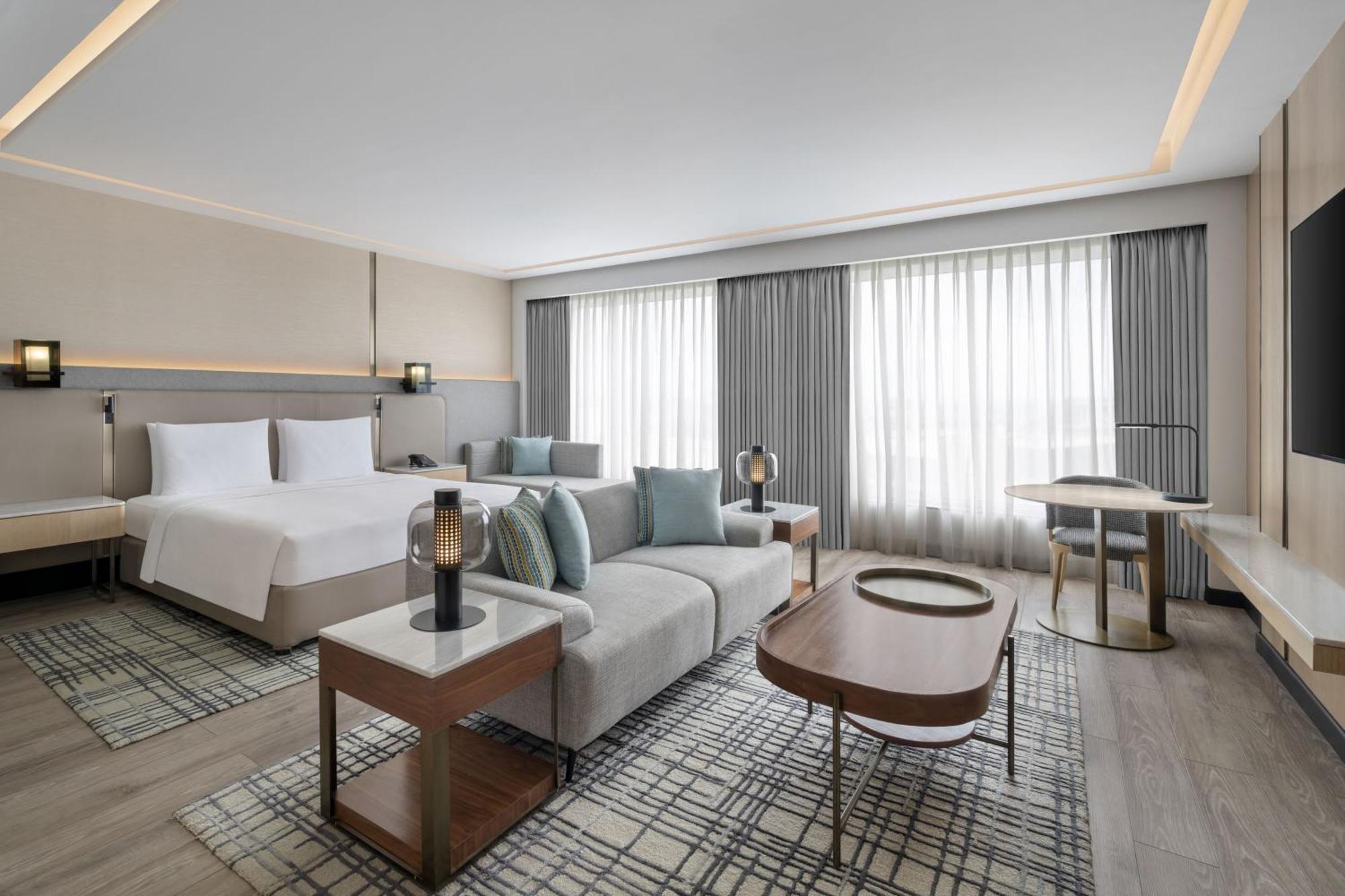 Junior Suite, Executive Lounge access, 1 Bedroom Suite - 15% off on Spa and 20% off on Laundry