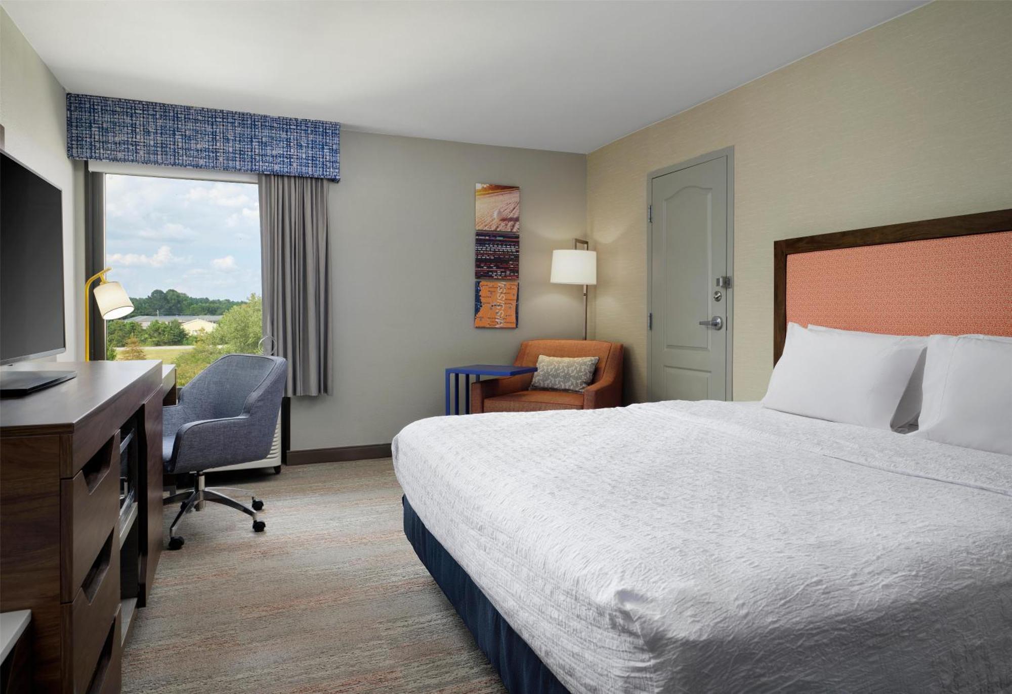 King Room Accessible Tub Mobility Hearing Access or Non-Smoking