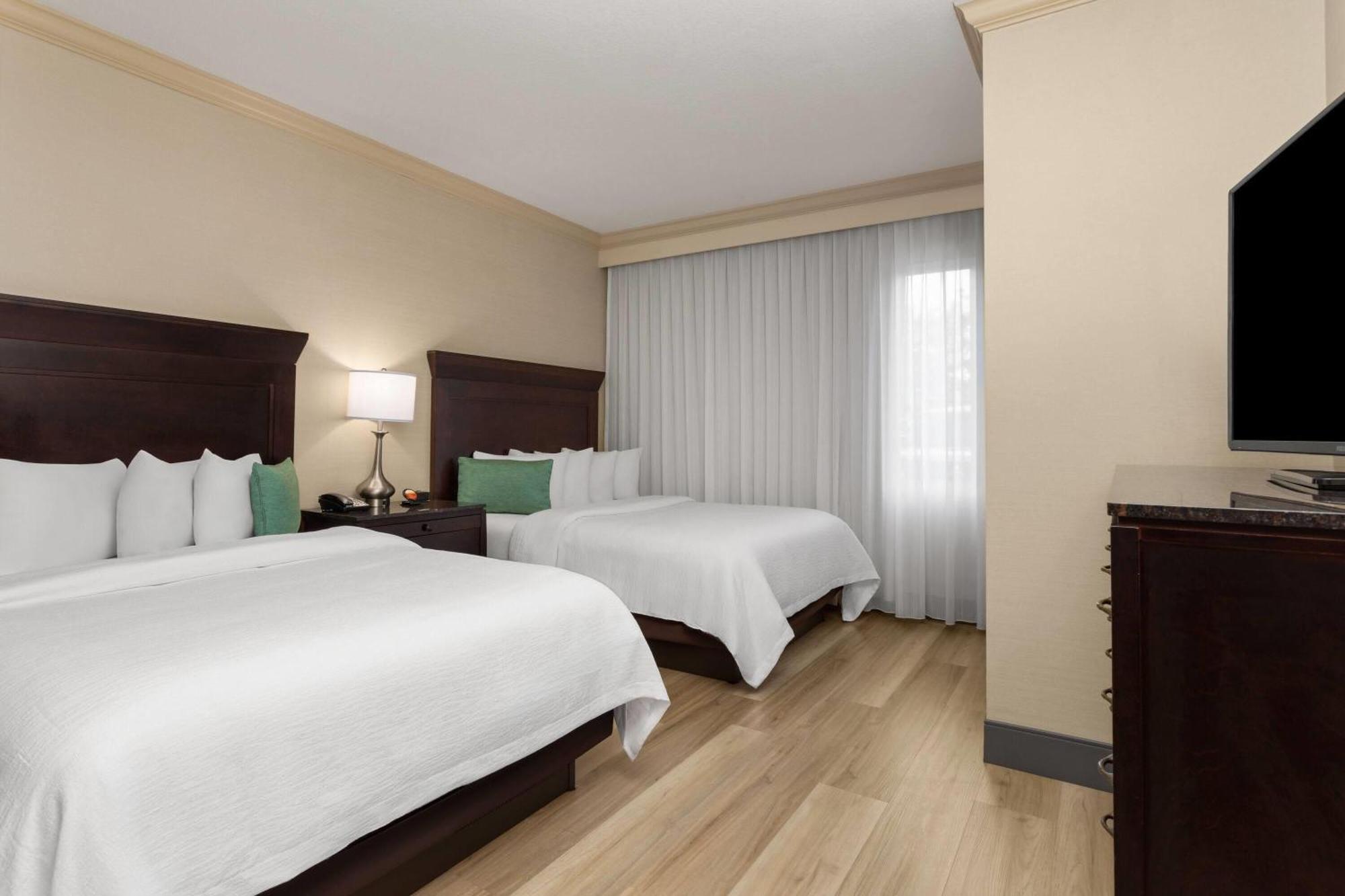 Queen Suite Two Queen Beds Roll Shower Mobility Access or Non-Smoking