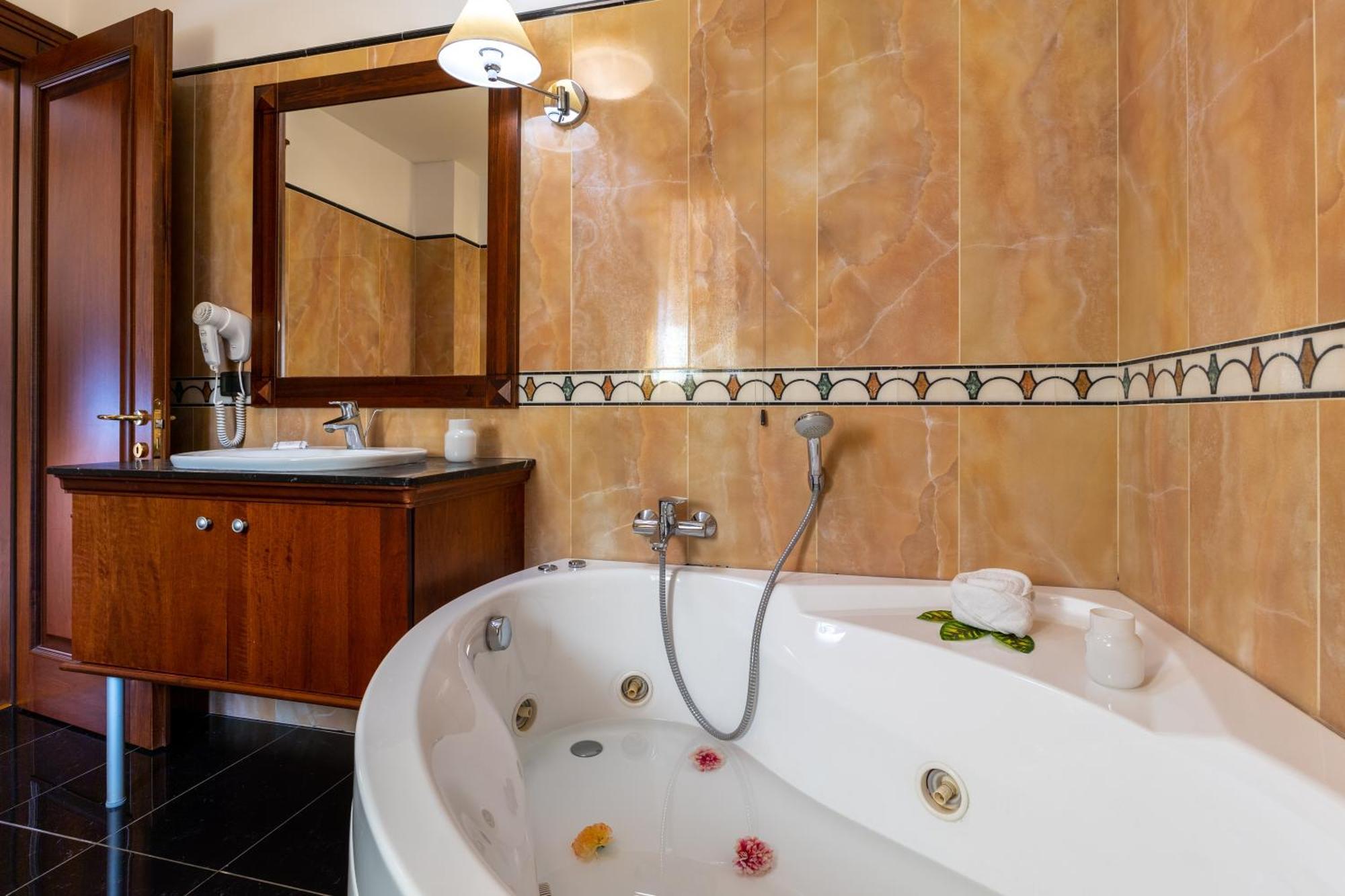 Double Room Spa Bath