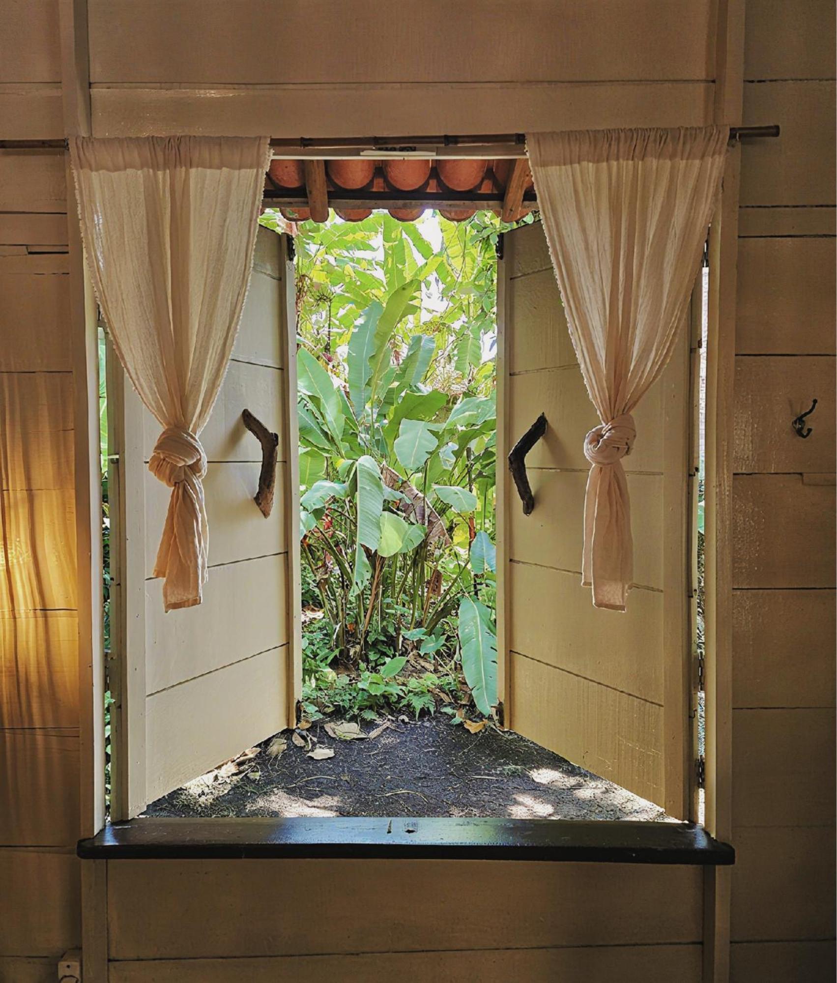 Bungalow Garden View