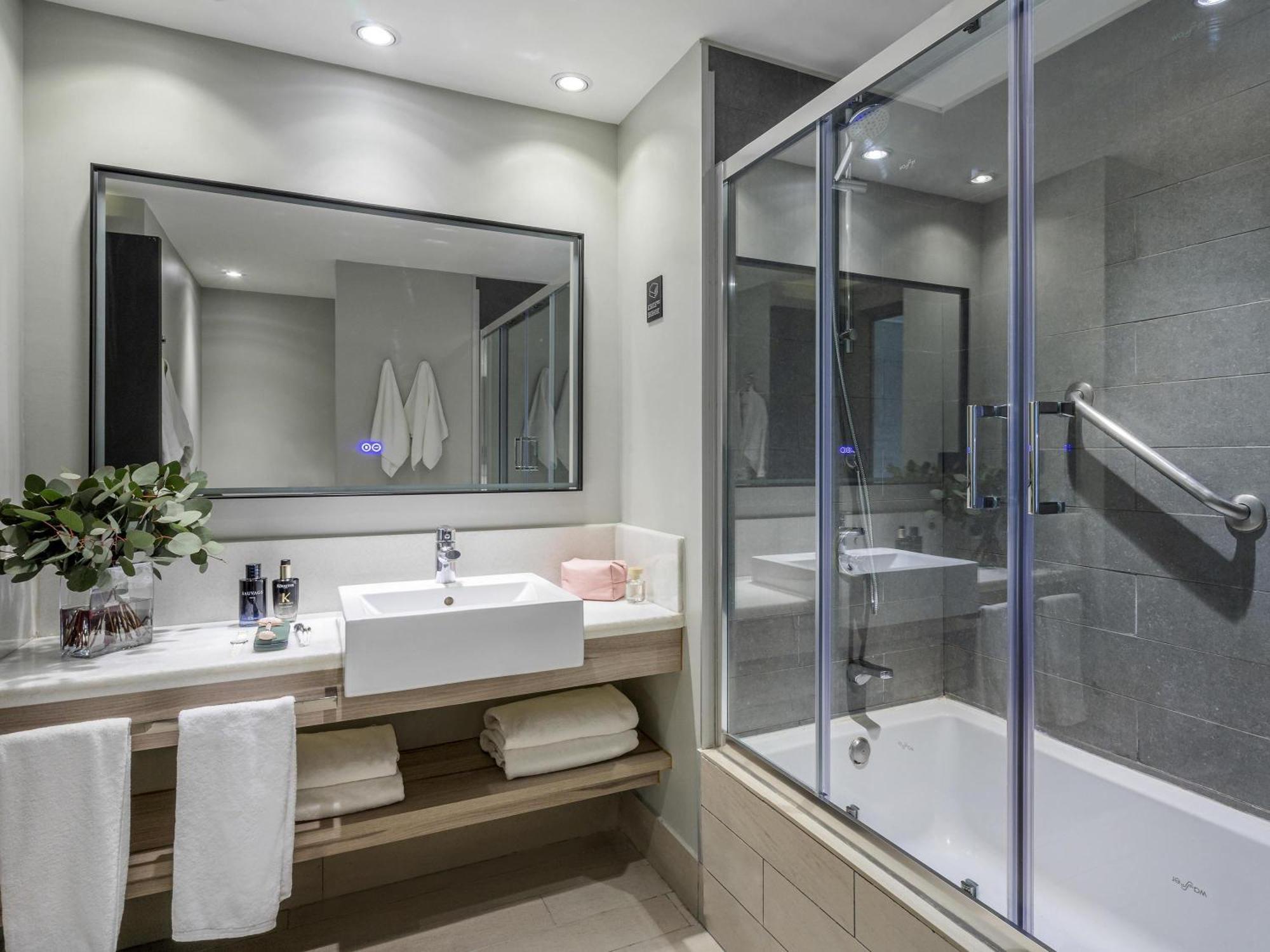 Junior King Suite