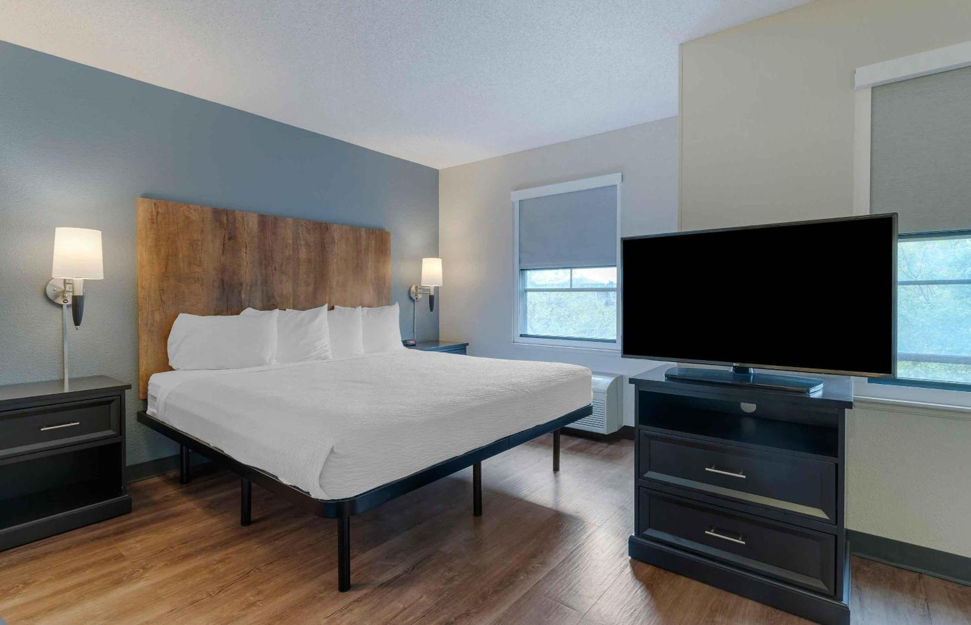 Studio 1 King Bed Non-Smoking