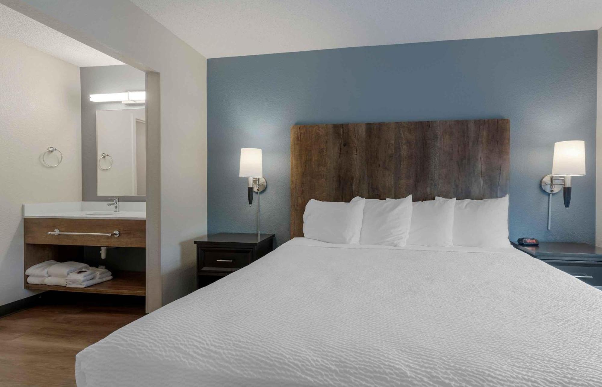 Studio 1 King Bed Non-Smoking