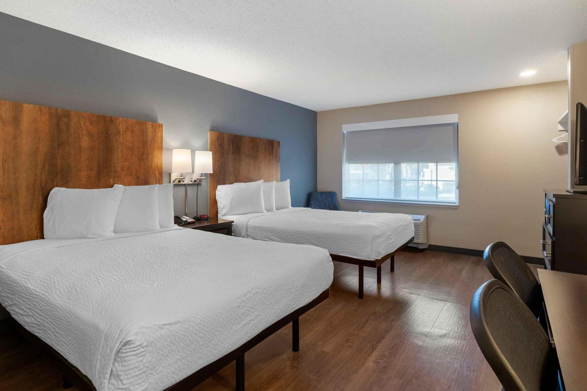 Studio 2 Queen Beds Non-Smoking