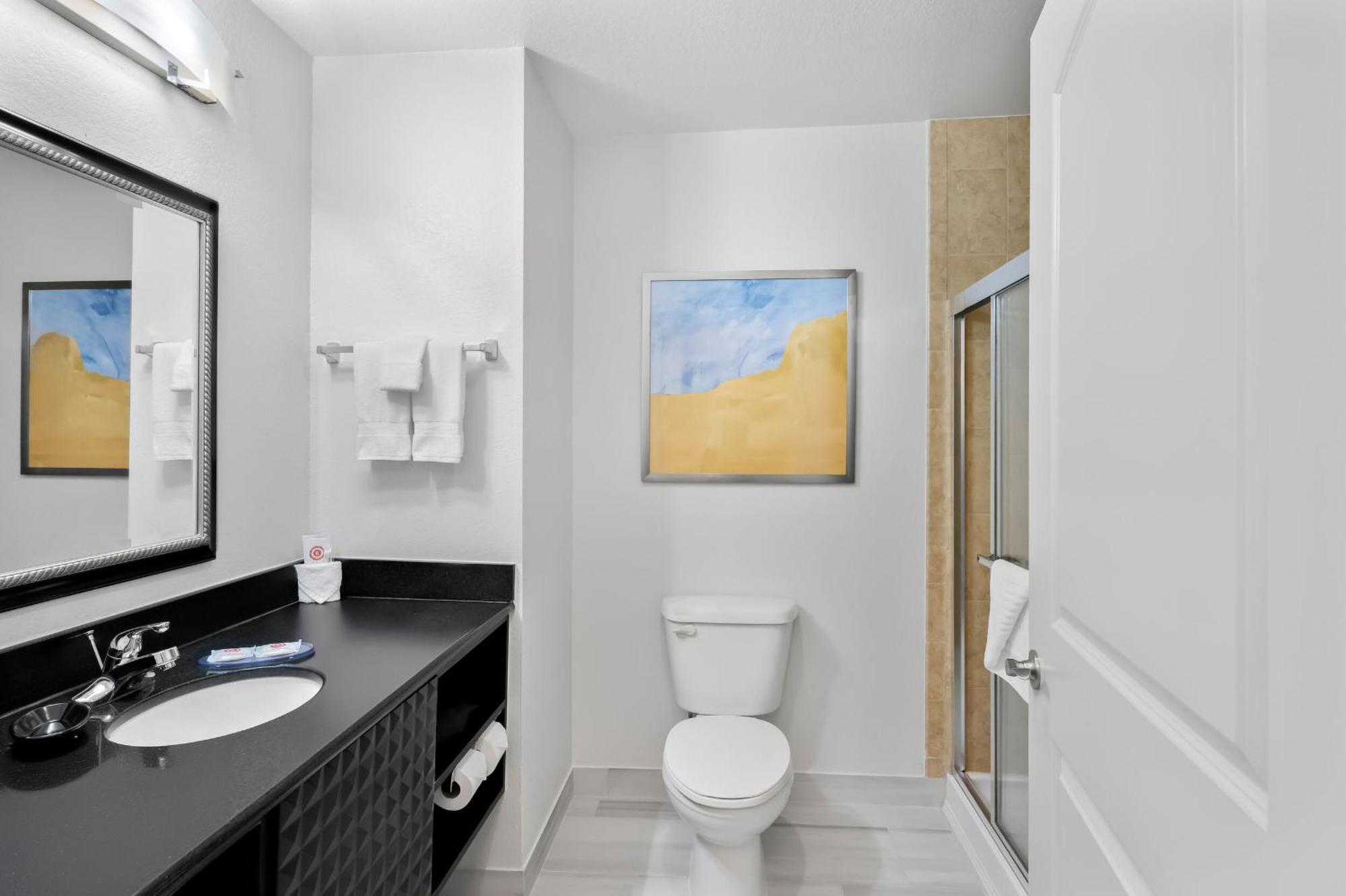 King Room with Shower - Non-Smoking