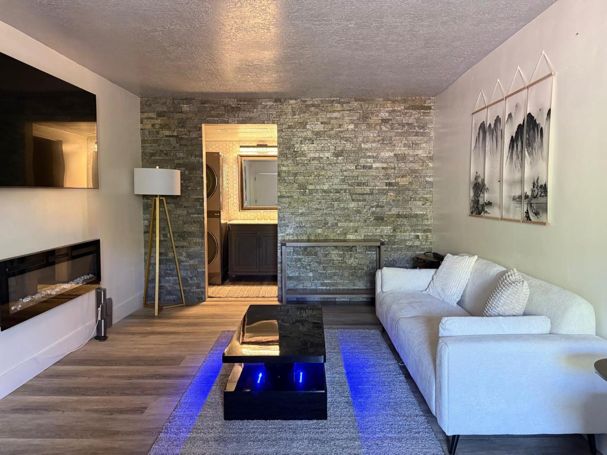 Deluxe King Suite