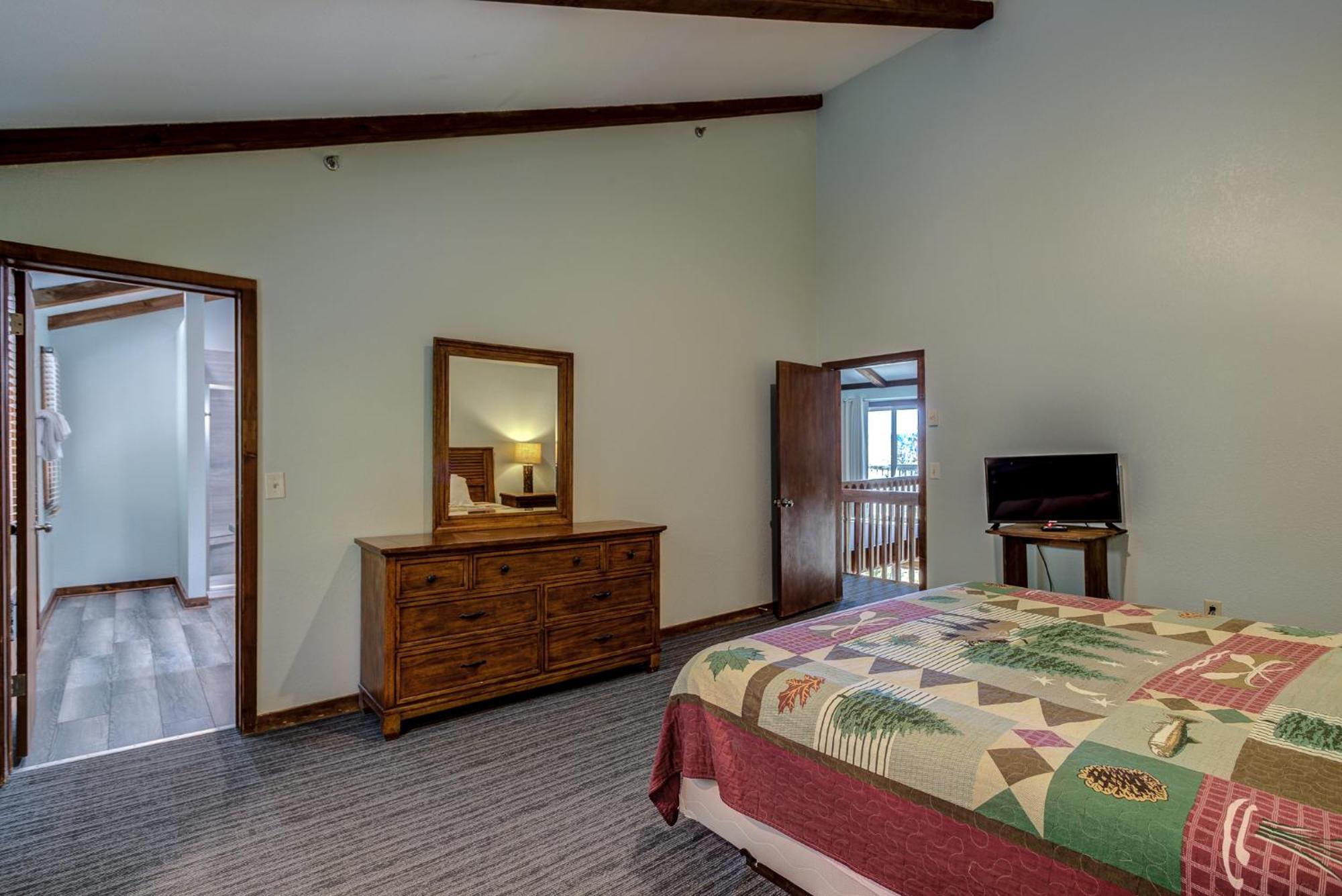 Two-Bedroom Apartment with Single Beds