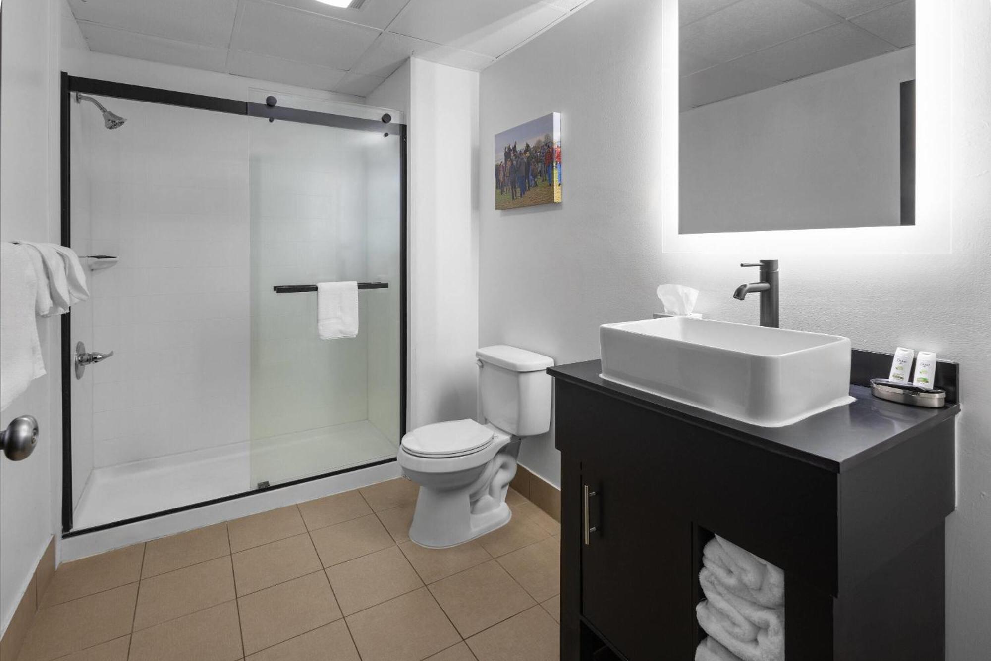Two-Bedroom Suite Two King Beds Non-Smoking