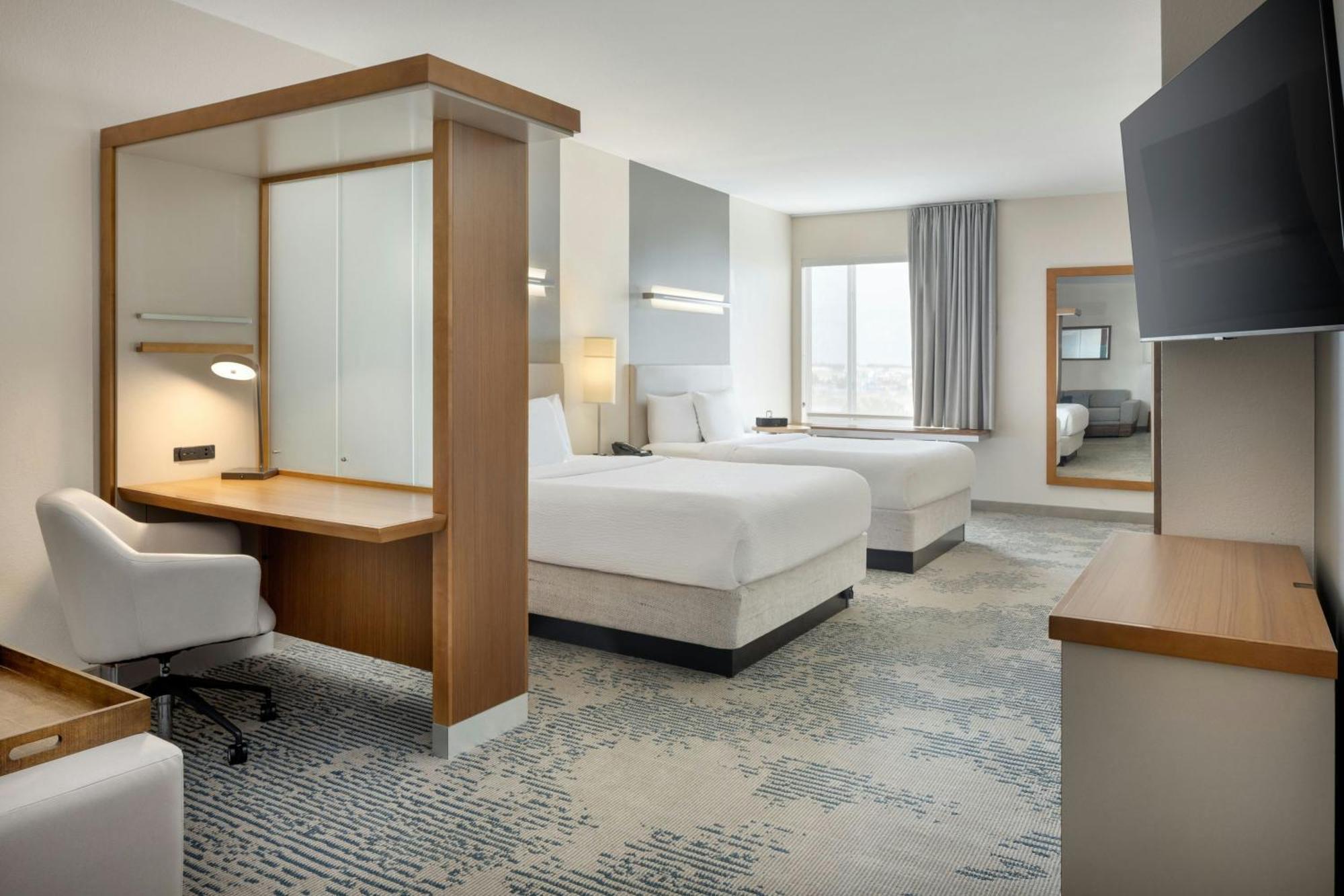 Queen Suite with Two Queen Beds, Bathtub and Trundle Sofa - Mobility Access/Hearing Accessible