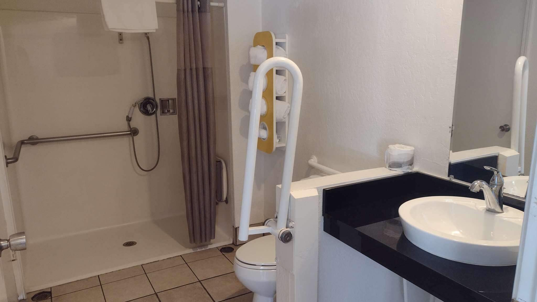Queen Room Disability Access Non-Smoking