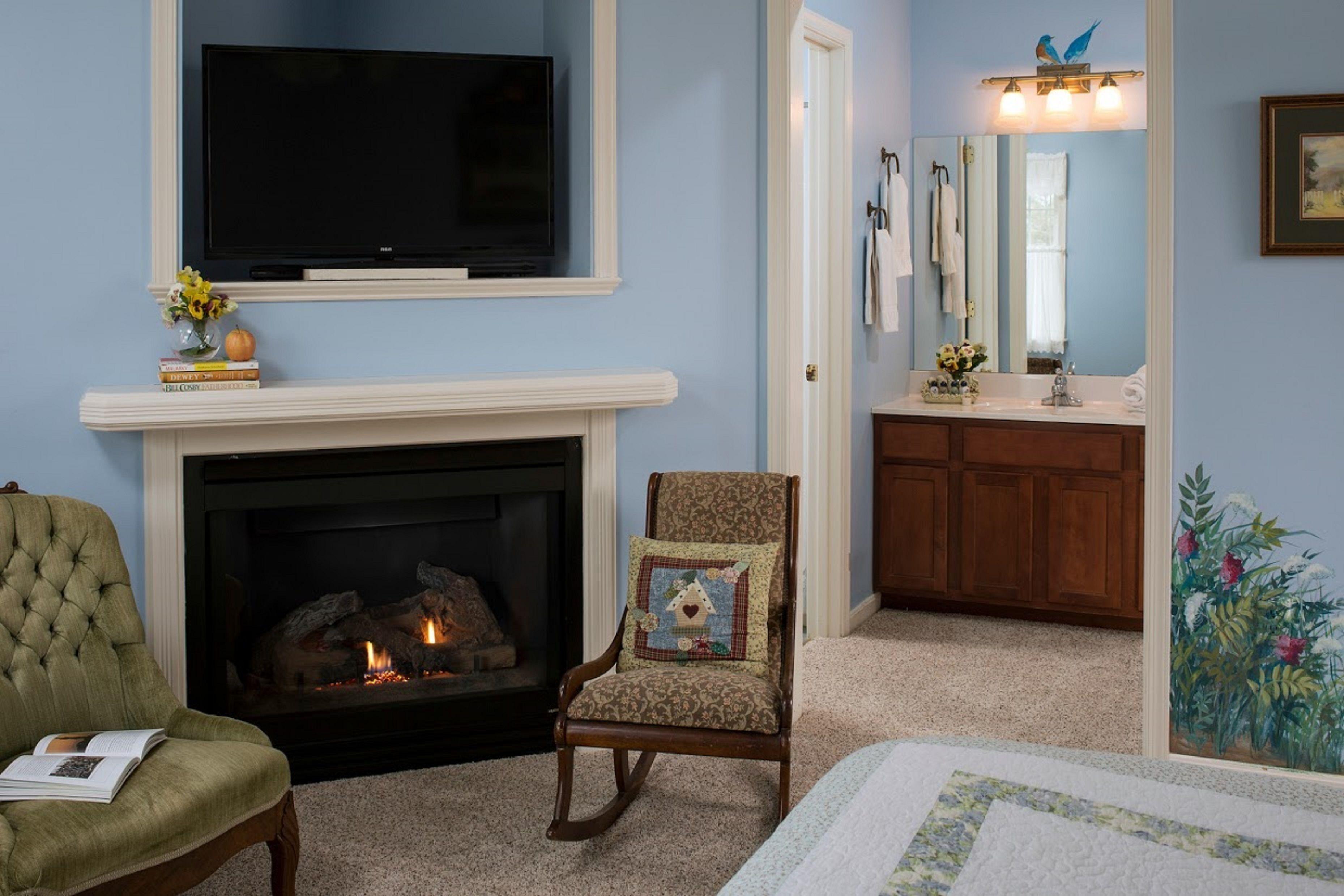 Deluxe King Room Fireplace