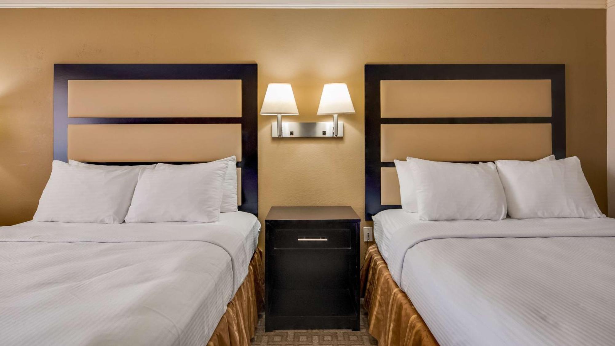 Queen Room with Two Queen Beds with Roll-In Shower - Mobility Access