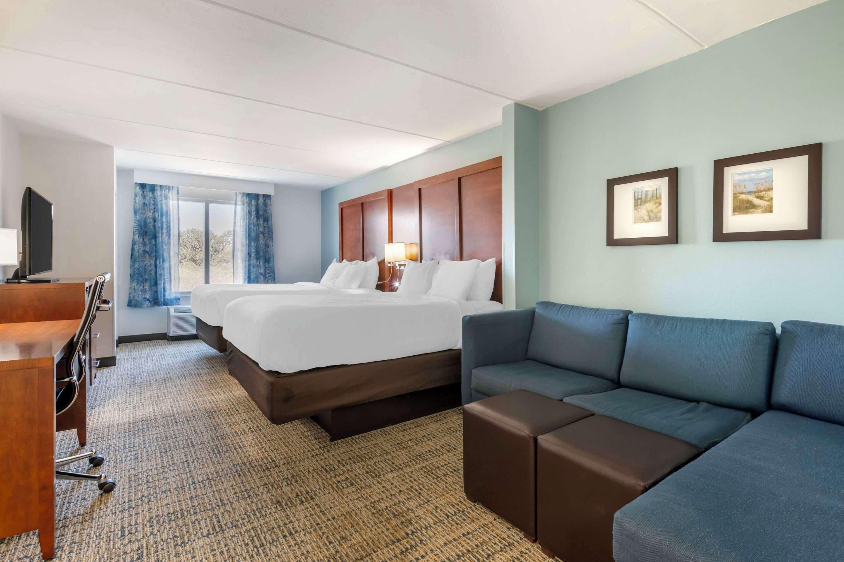 Queen Suite One-Person Sofa Bed Non-Smoking