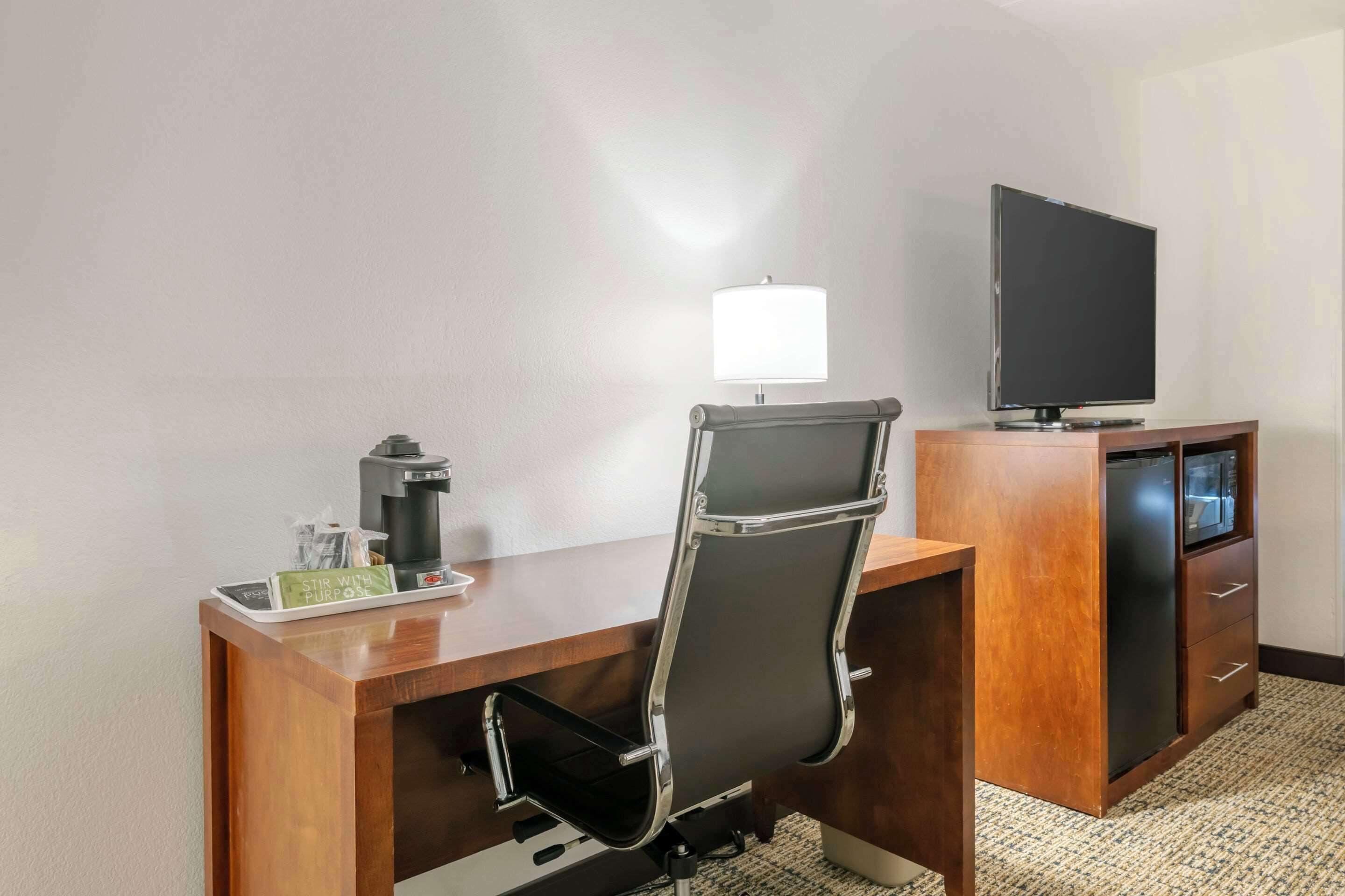 King Suite One-Person Sofa Bed Non-Smoking or Pet-Friendly