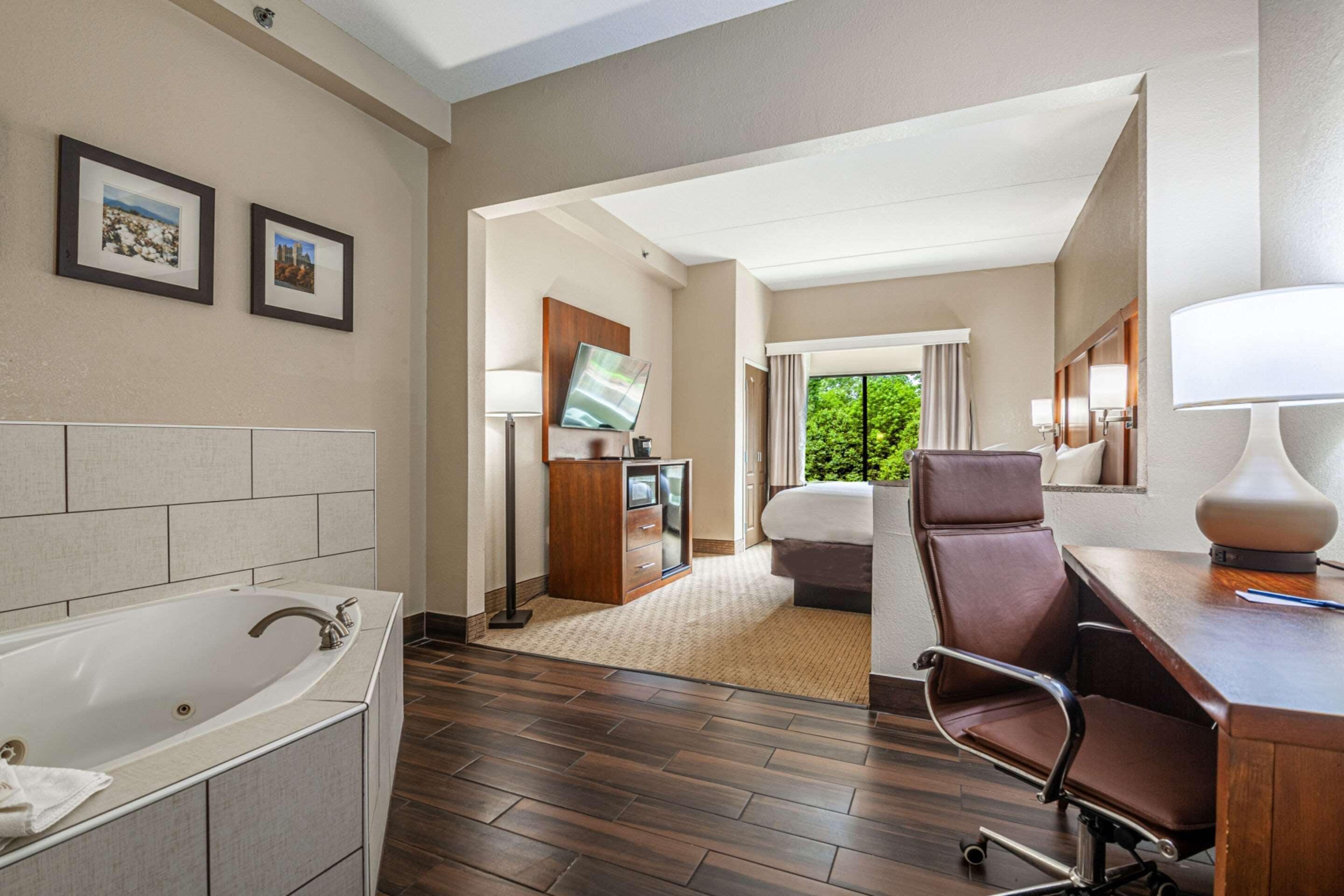 King Suite Whirlpool Non-Smoking