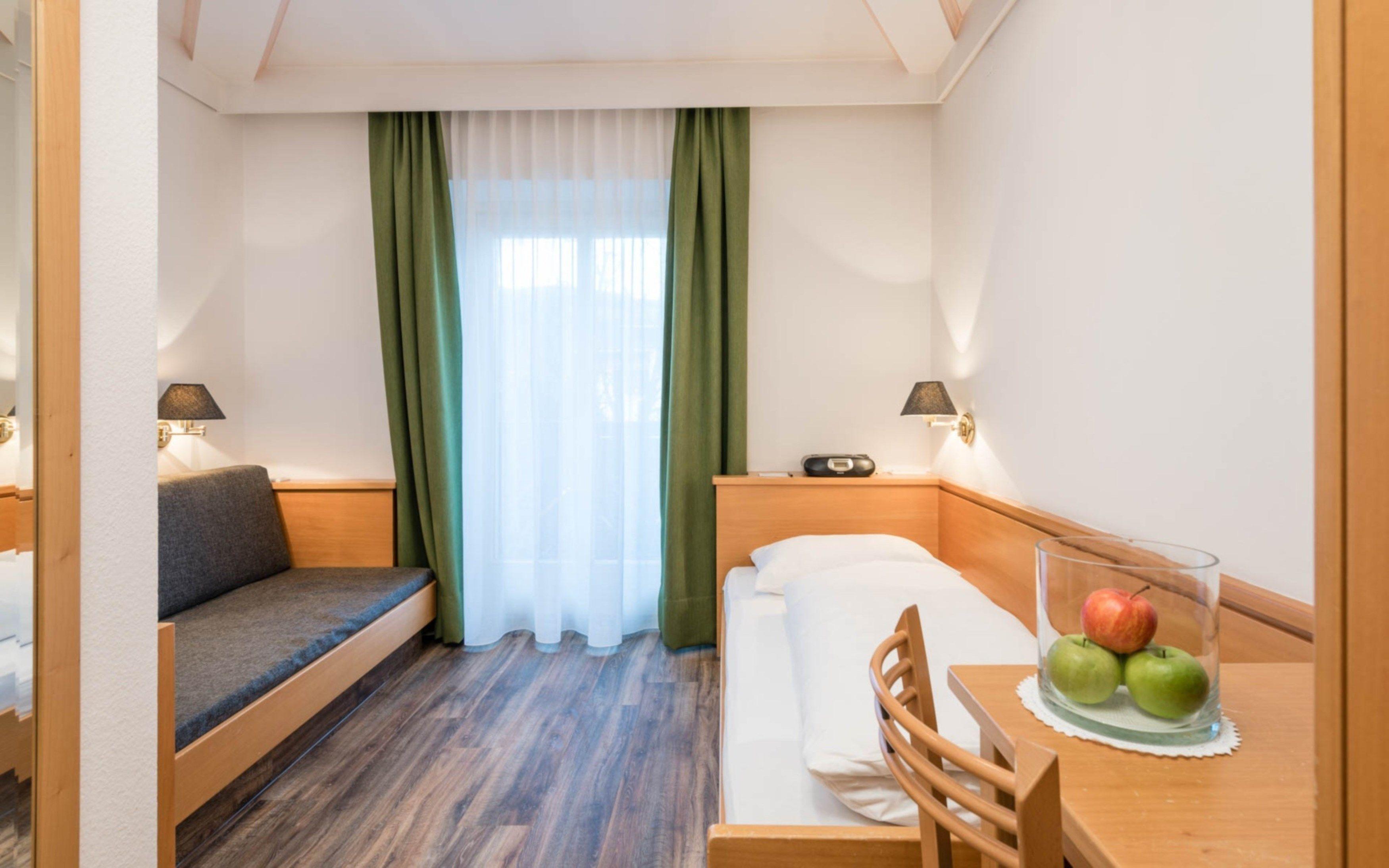 Superior Single Room,701715910:JPEG