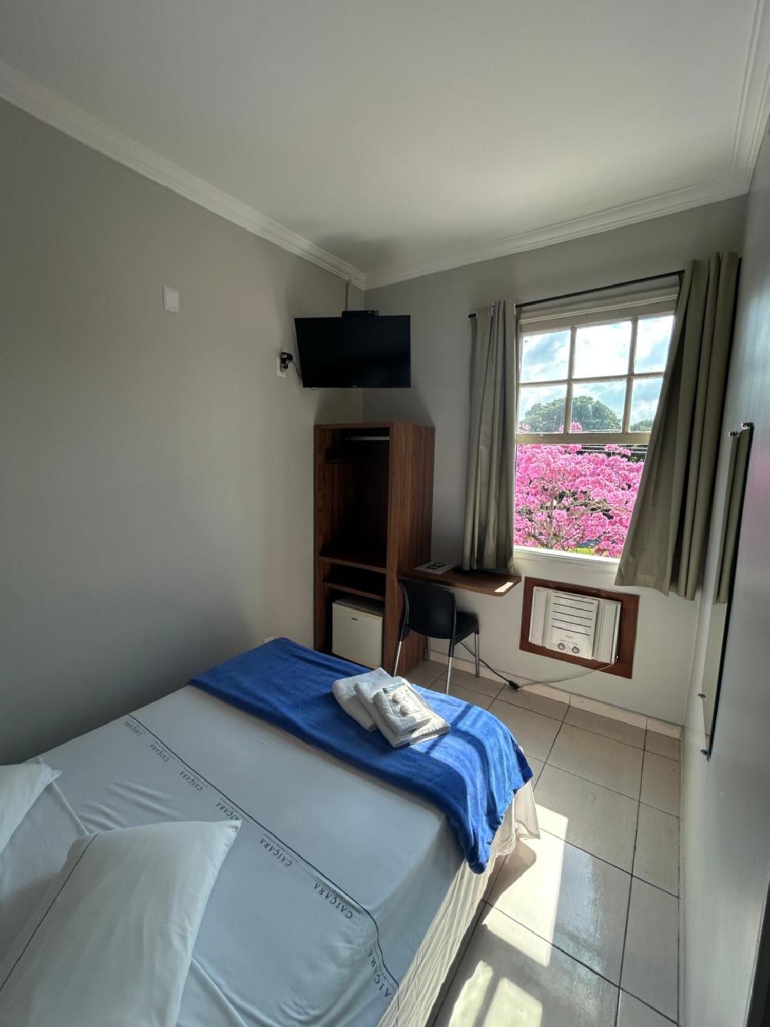 Quarto Duplo com Cama de Casal