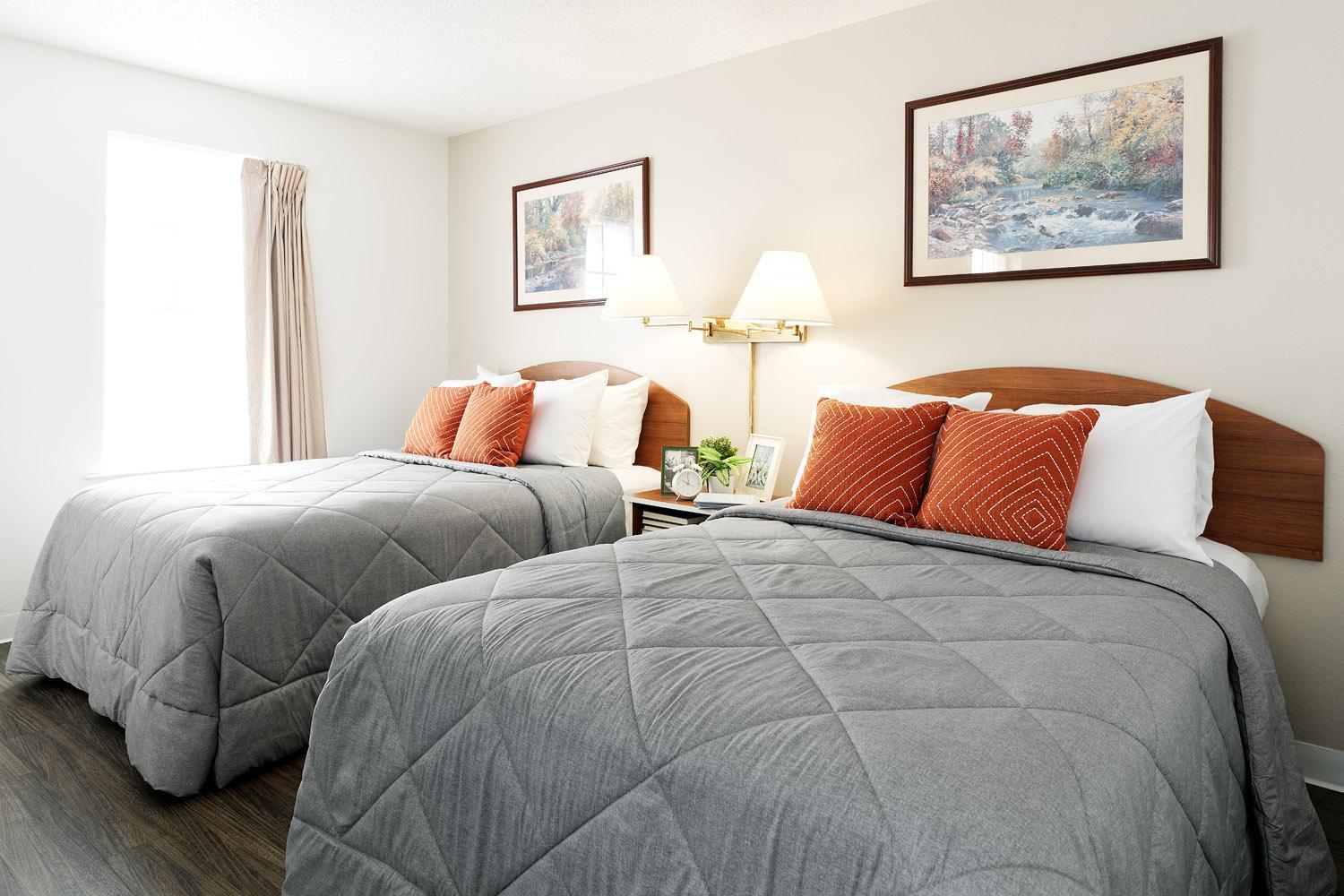 Traditional 2 Full Bed Studio w or Kitchen