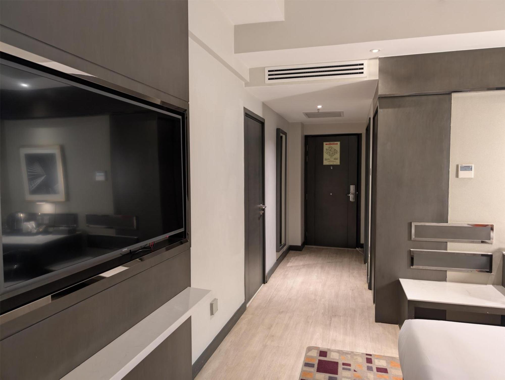 Accessible Superior King Room
