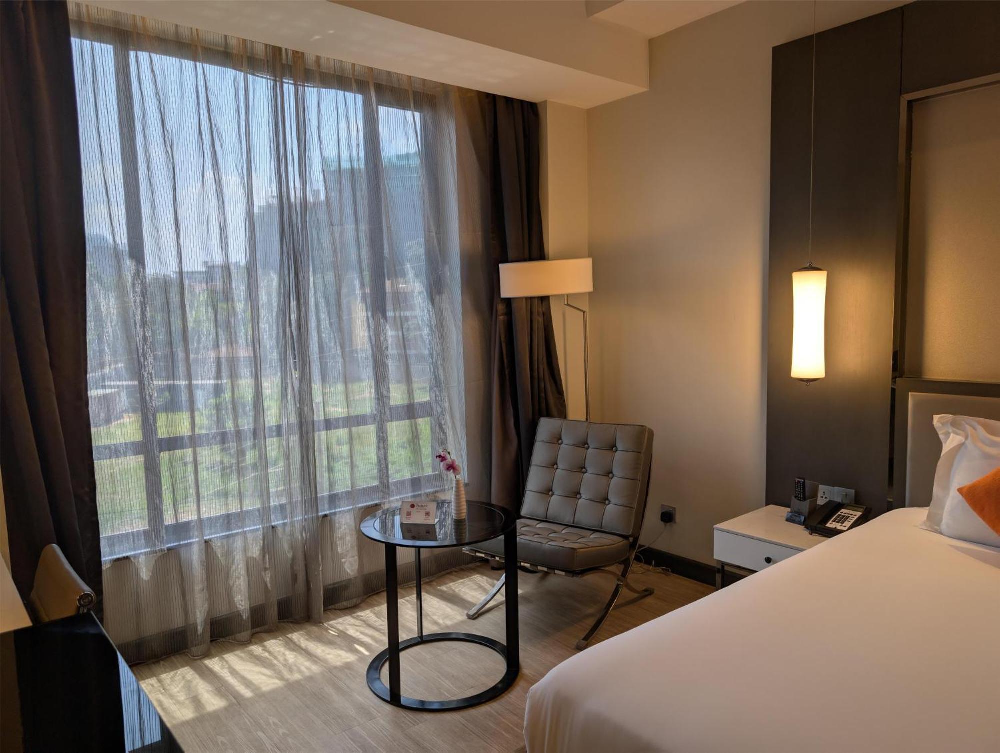 Deluxe King Room