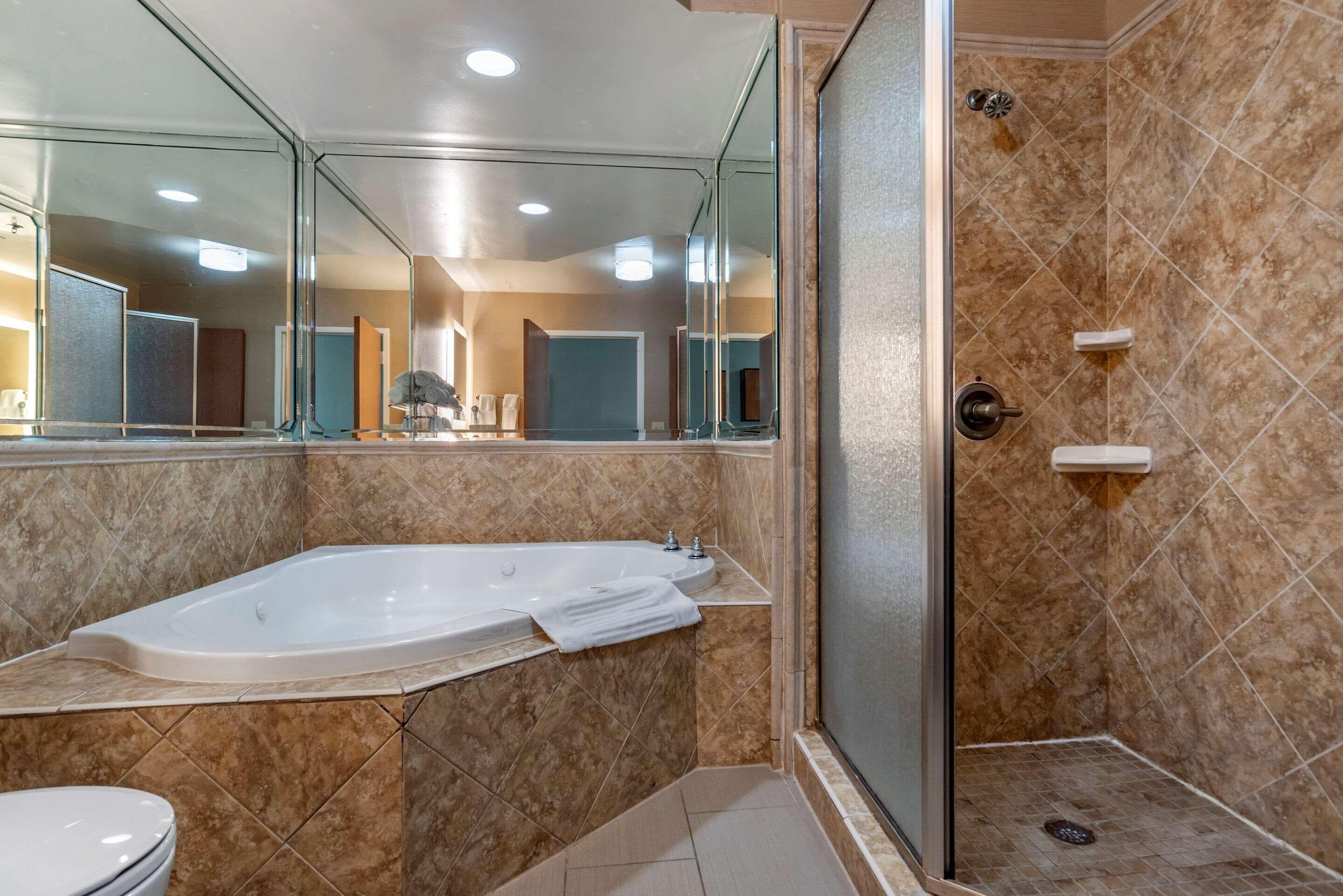 King Suite with Whirlpool - Non smoking