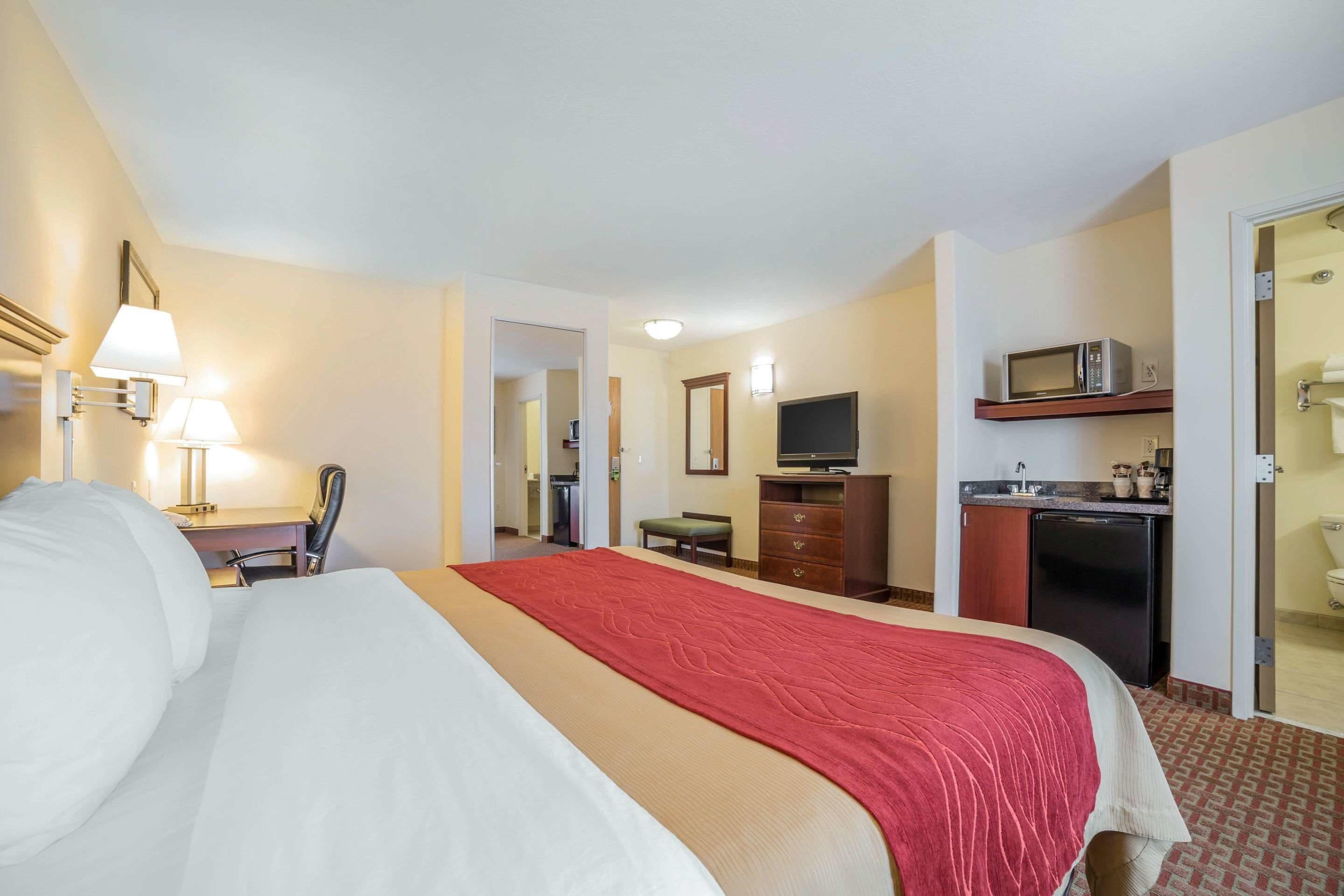 King Suite Accessible or Non-Smoking