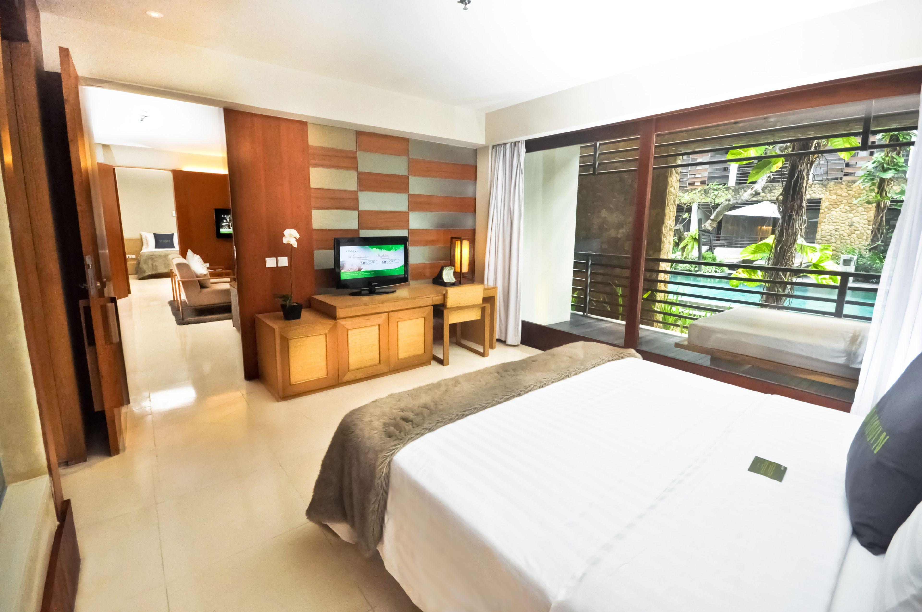 Premier 1 Bedroom Suite Pool View Balcony