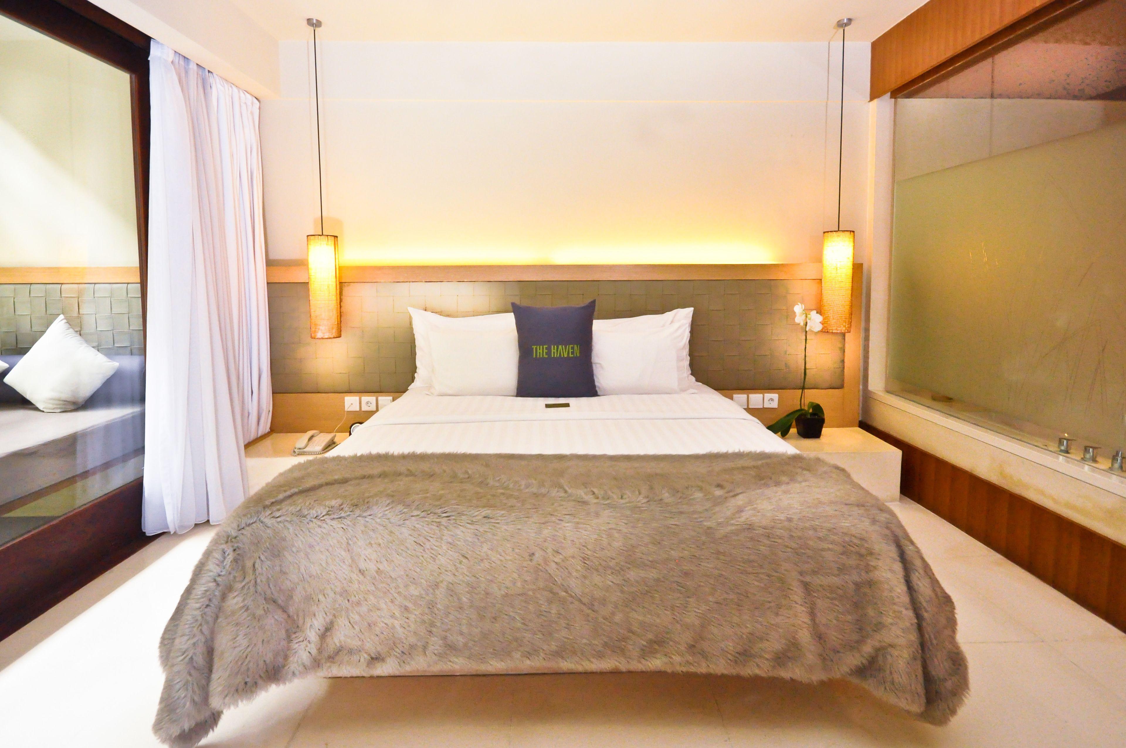 Premier 1 Bedroom Suite Pool View Balcony